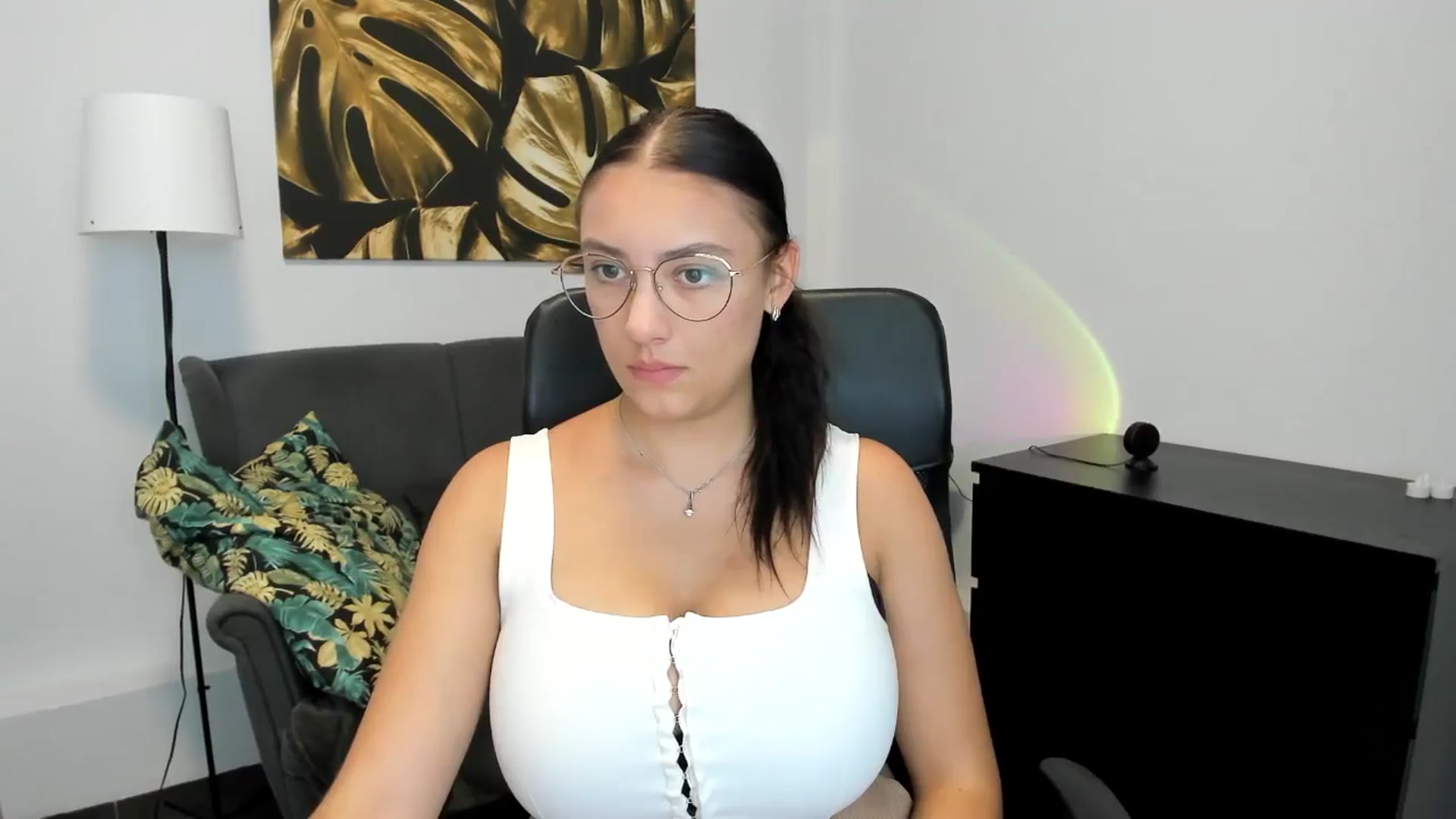 Gallery image thumbnail from SunfLowerr's myfreecams stream on, 09/02/2024, 16:40 image 3 of 20