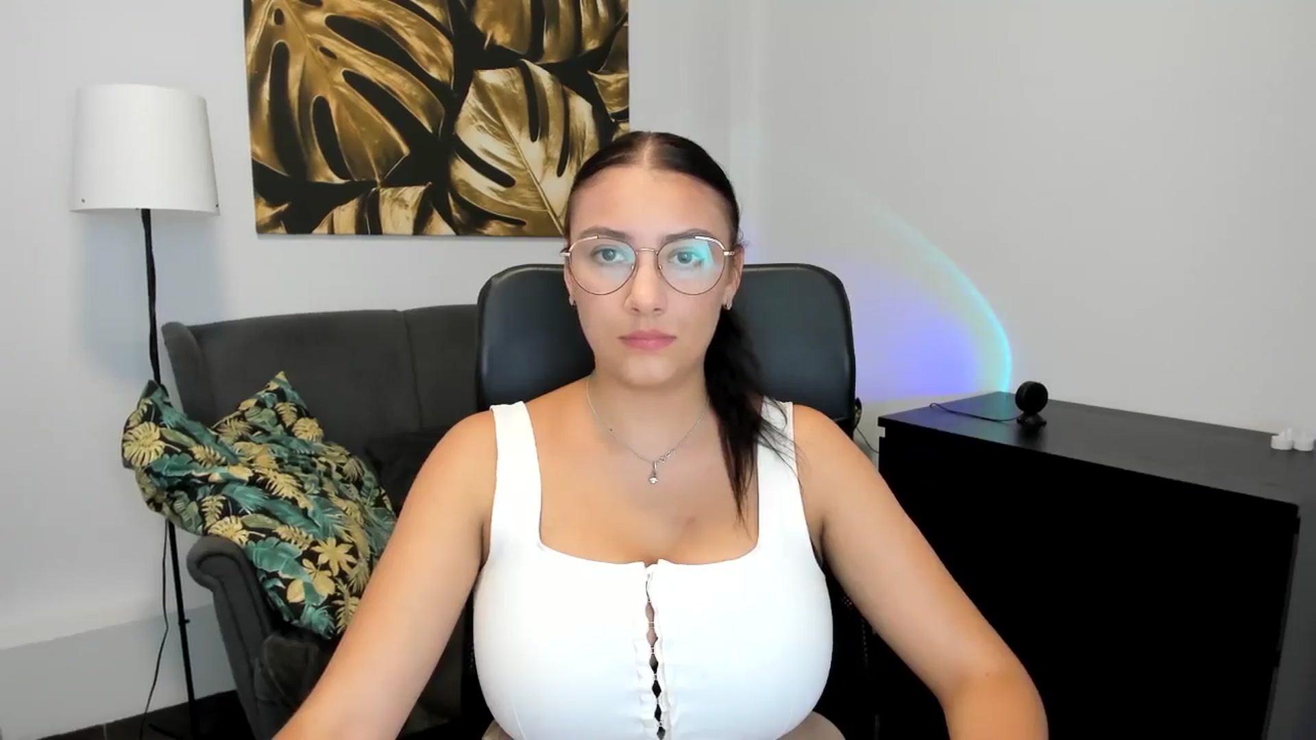 Gallery image thumbnail from SunfLowerr's myfreecams stream on, 09/02/2024, 16:40 image 4 of 20