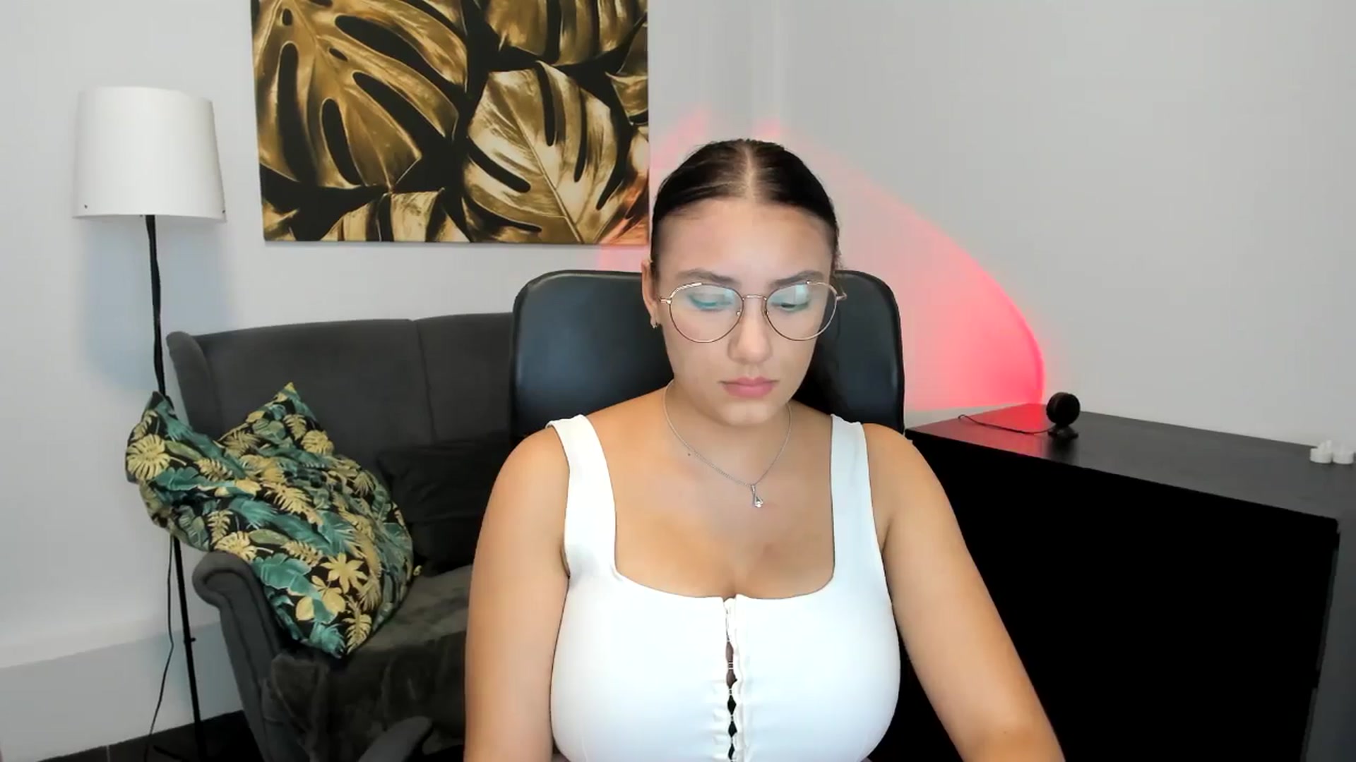 Gallery image thumbnail from SunfLowerr's myfreecams stream on, 09/02/2024, 16:40 image 5 of 20