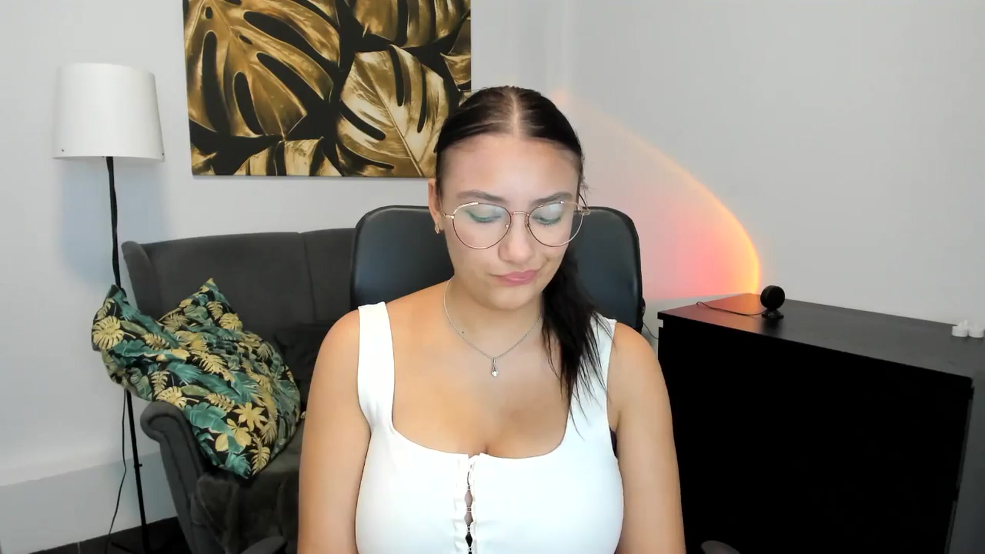 Gallery image thumbnail from SunfLowerr's myfreecams stream on, 09/02/2024, 17:21 image 14 of 20