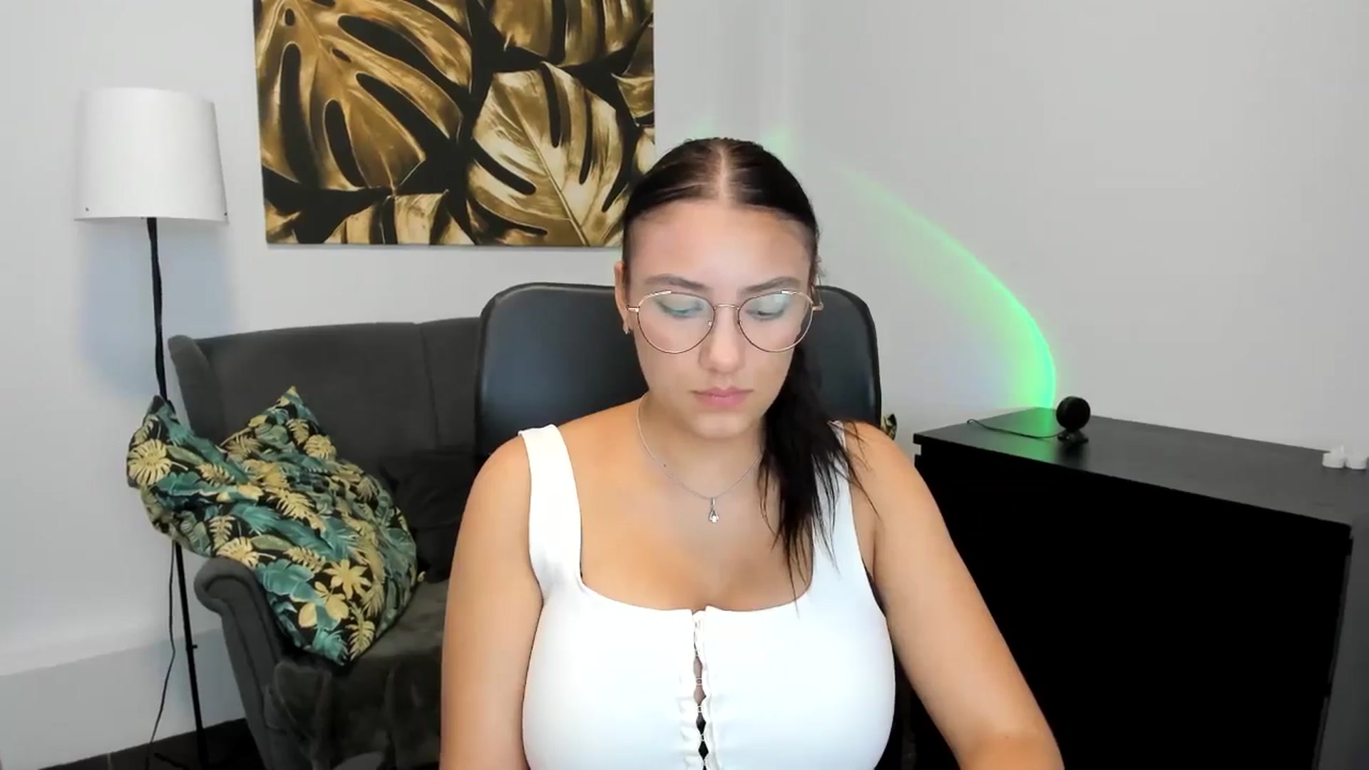 Gallery image thumbnail from SunfLowerr's myfreecams stream on, 09/02/2024, 17:21 image 18 of 20