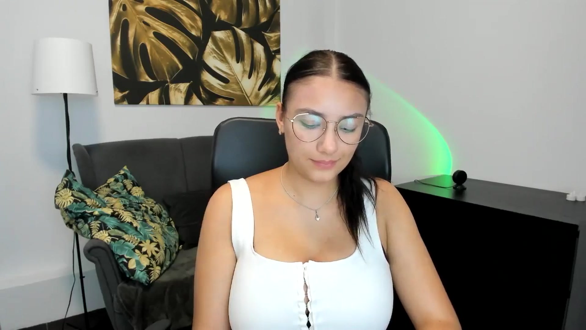 Gallery image thumbnail from SunfLowerr's myfreecams stream on, 09/02/2024, 17:21 image 4 of 20