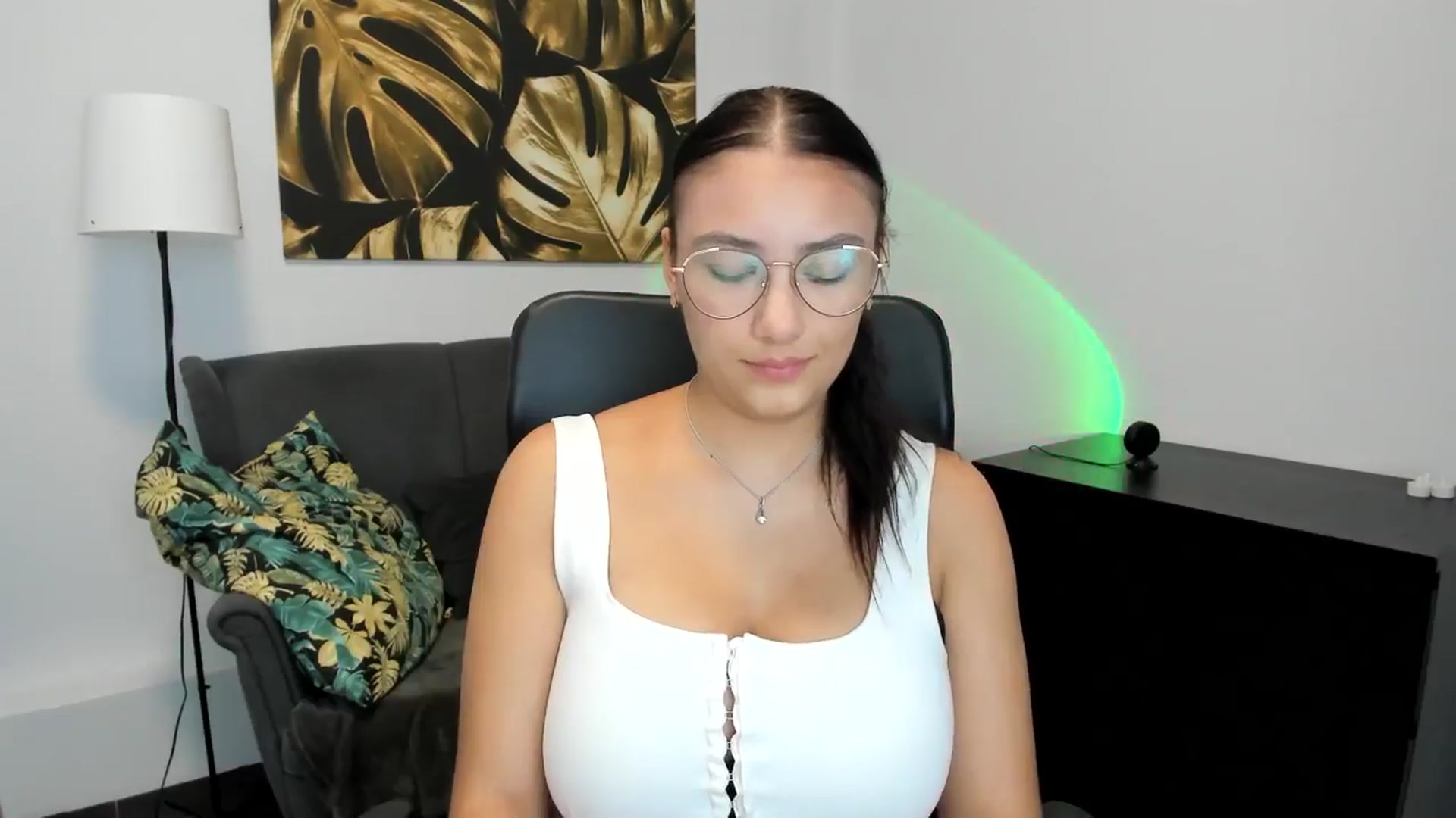 Gallery image thumbnail from SunfLowerr's myfreecams stream on, 09/02/2024, 17:21 image 12 of 20