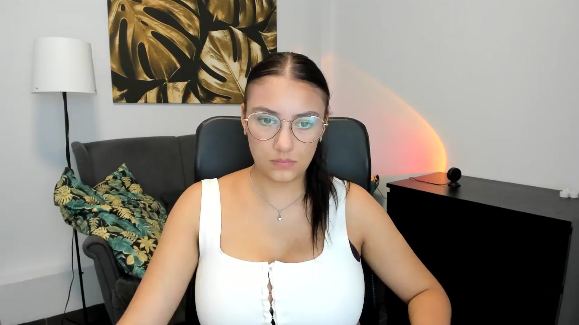 Gallery image thumbnail from SunfLowerr's myfreecams stream on, 09/02/2024, 17:21 image 8 of 20