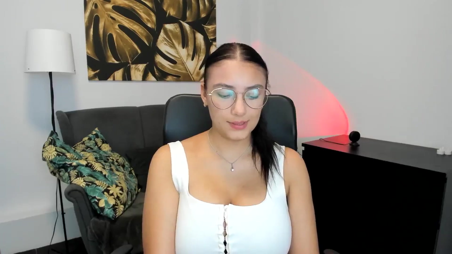 Gallery image thumbnail from SunfLowerr's myfreecams stream on, 09/02/2024, 17:21 image 16 of 20