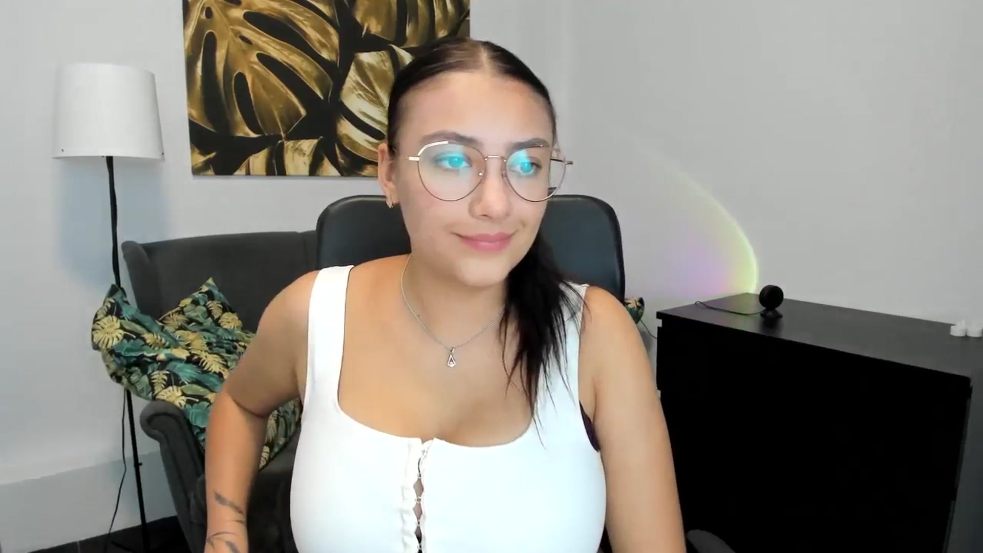 Gallery image thumbnail from SunfLowerr's myfreecams stream on, 09/02/2024, 17:21 image 13 of 20