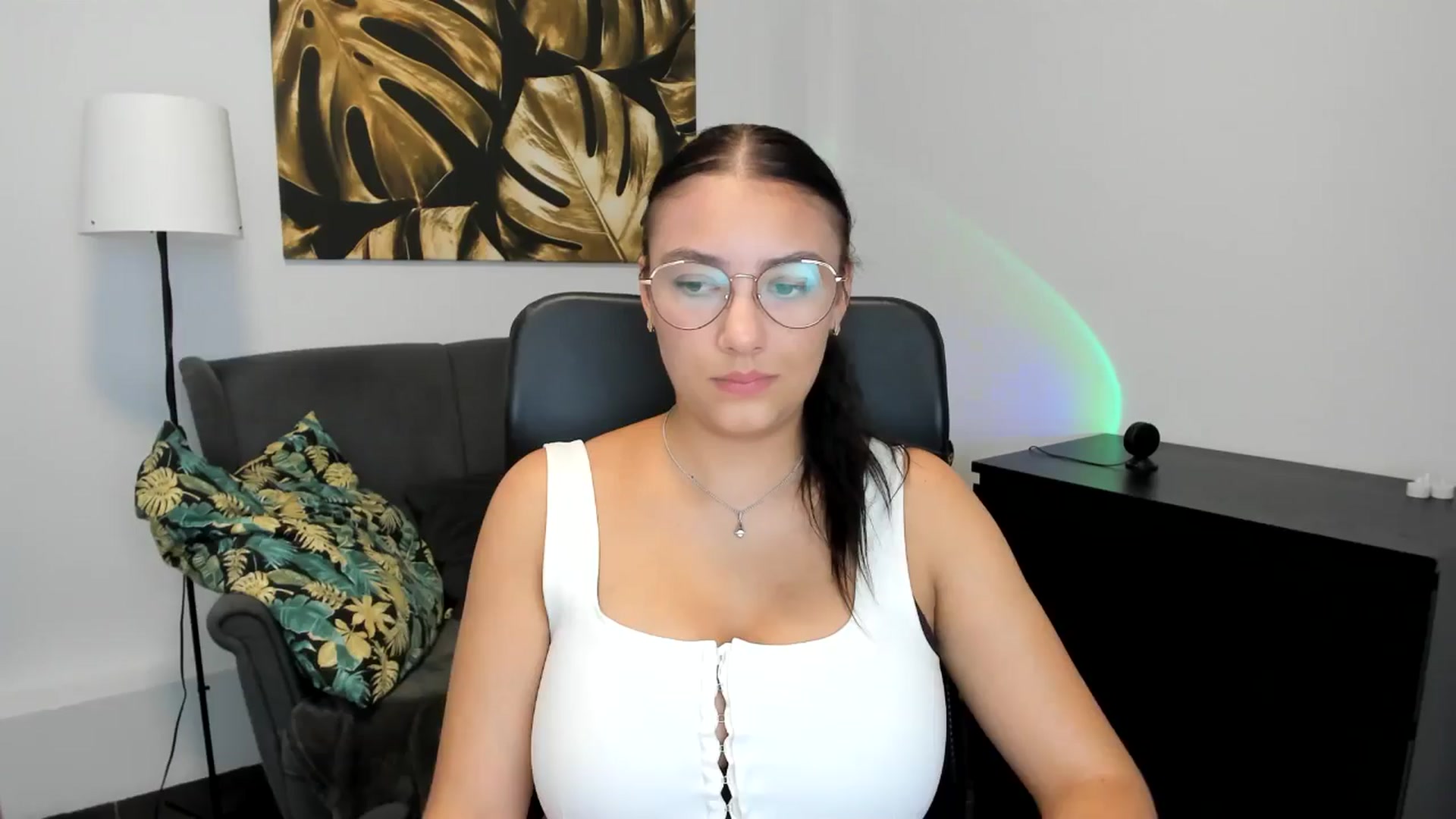 Gallery image thumbnail from SunfLowerr's myfreecams stream on, 09/02/2024, 17:21 image 5 of 20