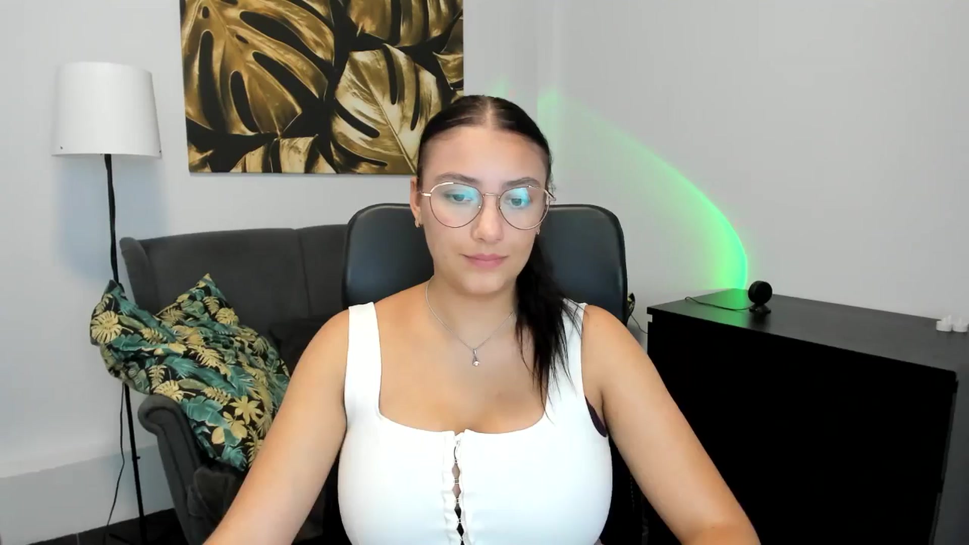 Gallery image thumbnail from SunfLowerr's myfreecams stream on, 09/02/2024, 17:21 image 15 of 20