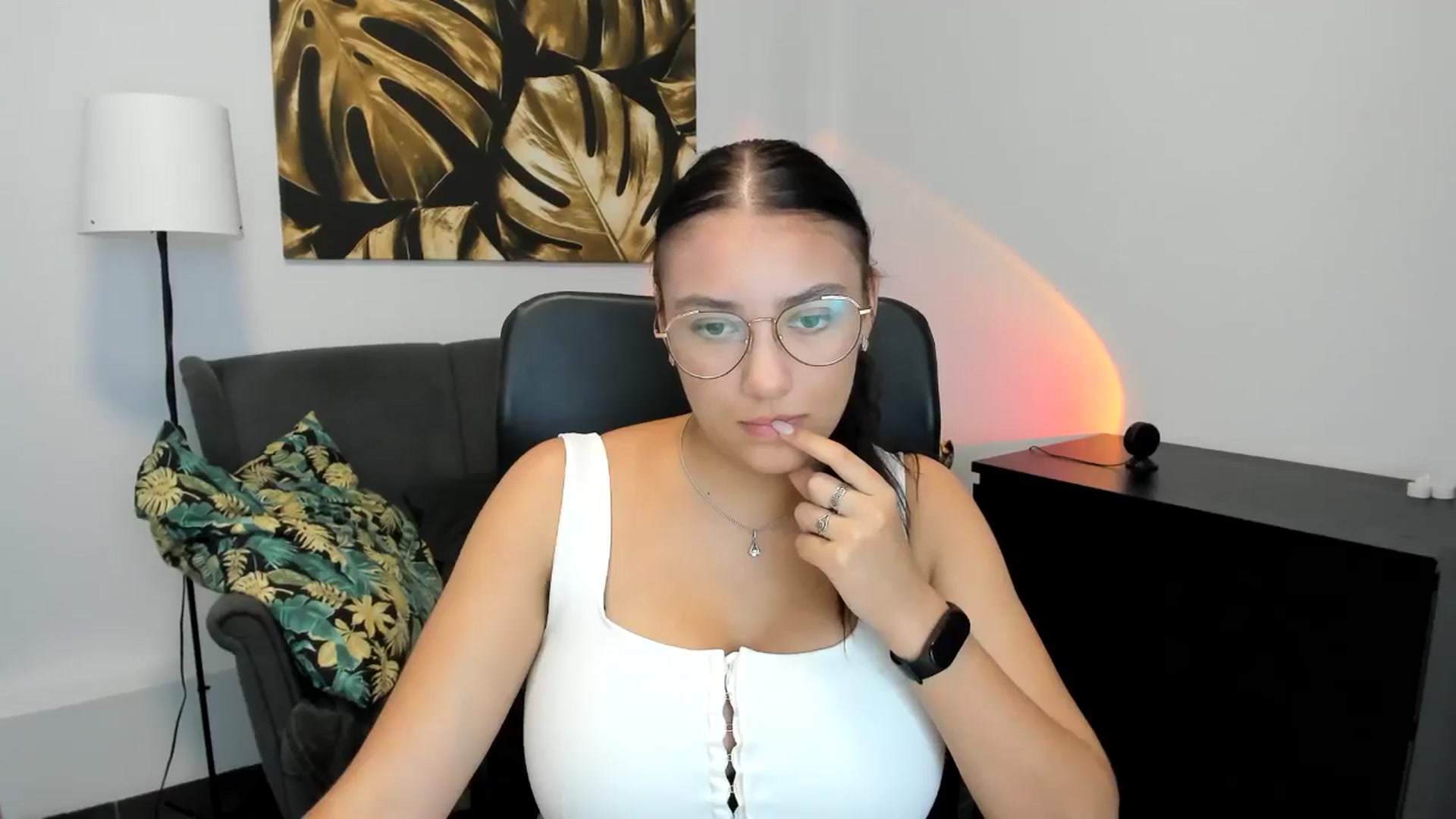 Gallery image thumbnail from SunfLowerr's myfreecams stream on, 09/02/2024, 17:21 image 9 of 20