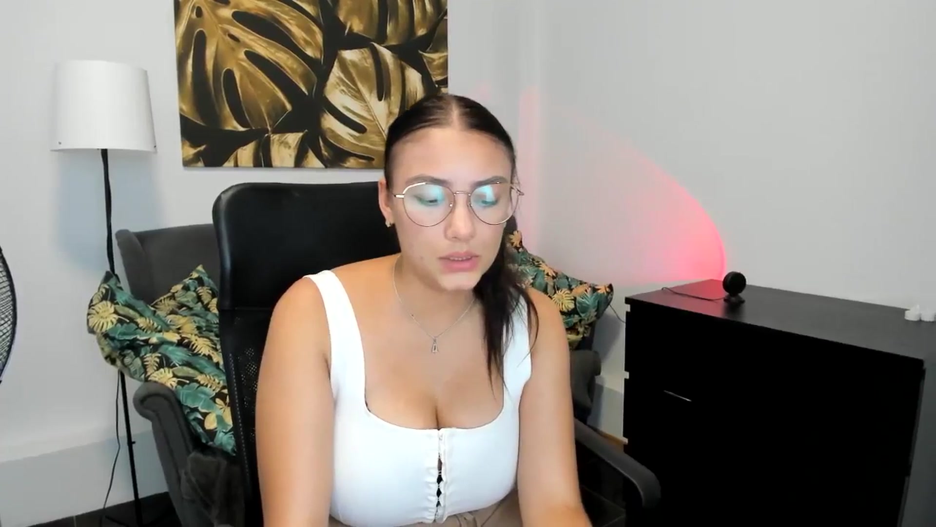 Gallery image thumbnail from SunfLowerr's myfreecams stream on, 09/02/2024, 17:53 image 19 of 20