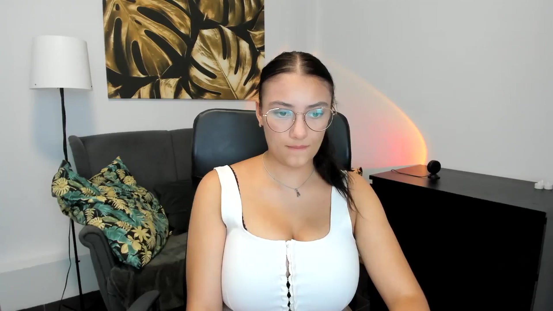 Gallery image thumbnail from SunfLowerr's myfreecams stream on, 09/02/2024, 17:53 image 7 of 20