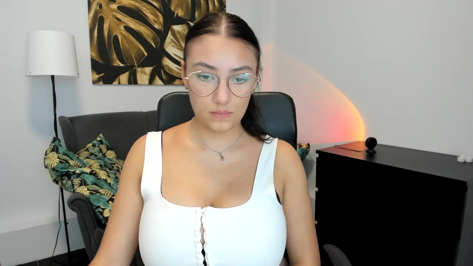 Gallery image thumbnail from SunfLowerr's myfreecams stream on, 09/02/2024, 17:53 image 4 of 20