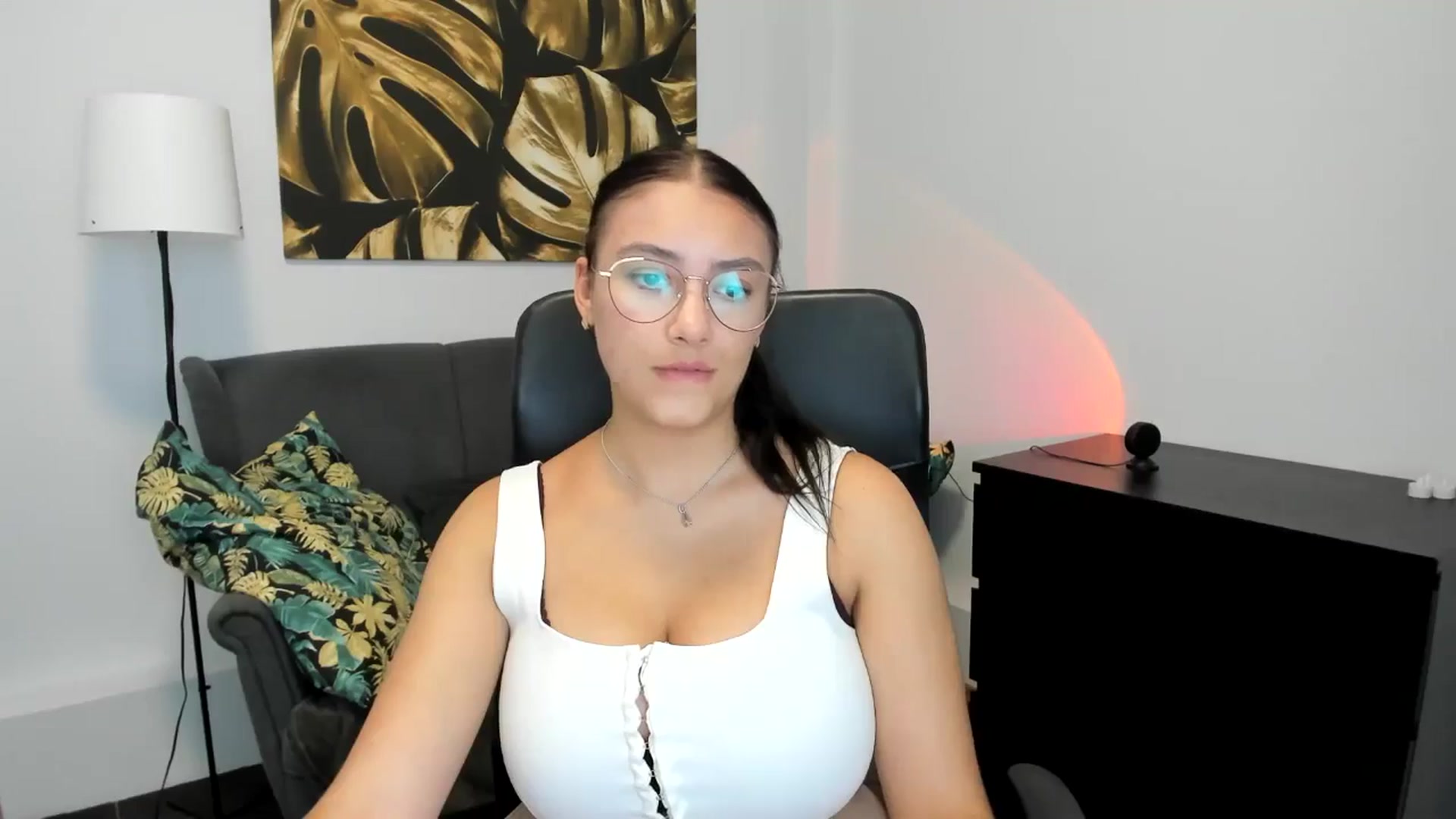Gallery image thumbnail from SunfLowerr's myfreecams stream on, 09/02/2024, 17:53 image 13 of 20