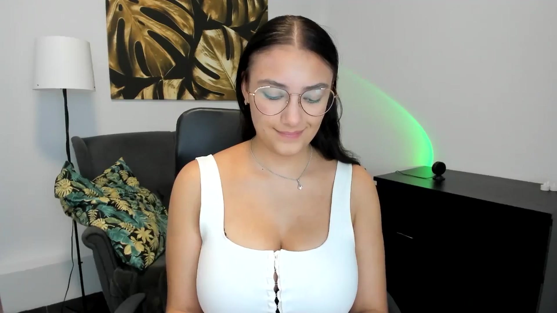 Gallery image thumbnail from SunfLowerr's myfreecams stream on, 09/02/2024, 19:00 image 13 of 20