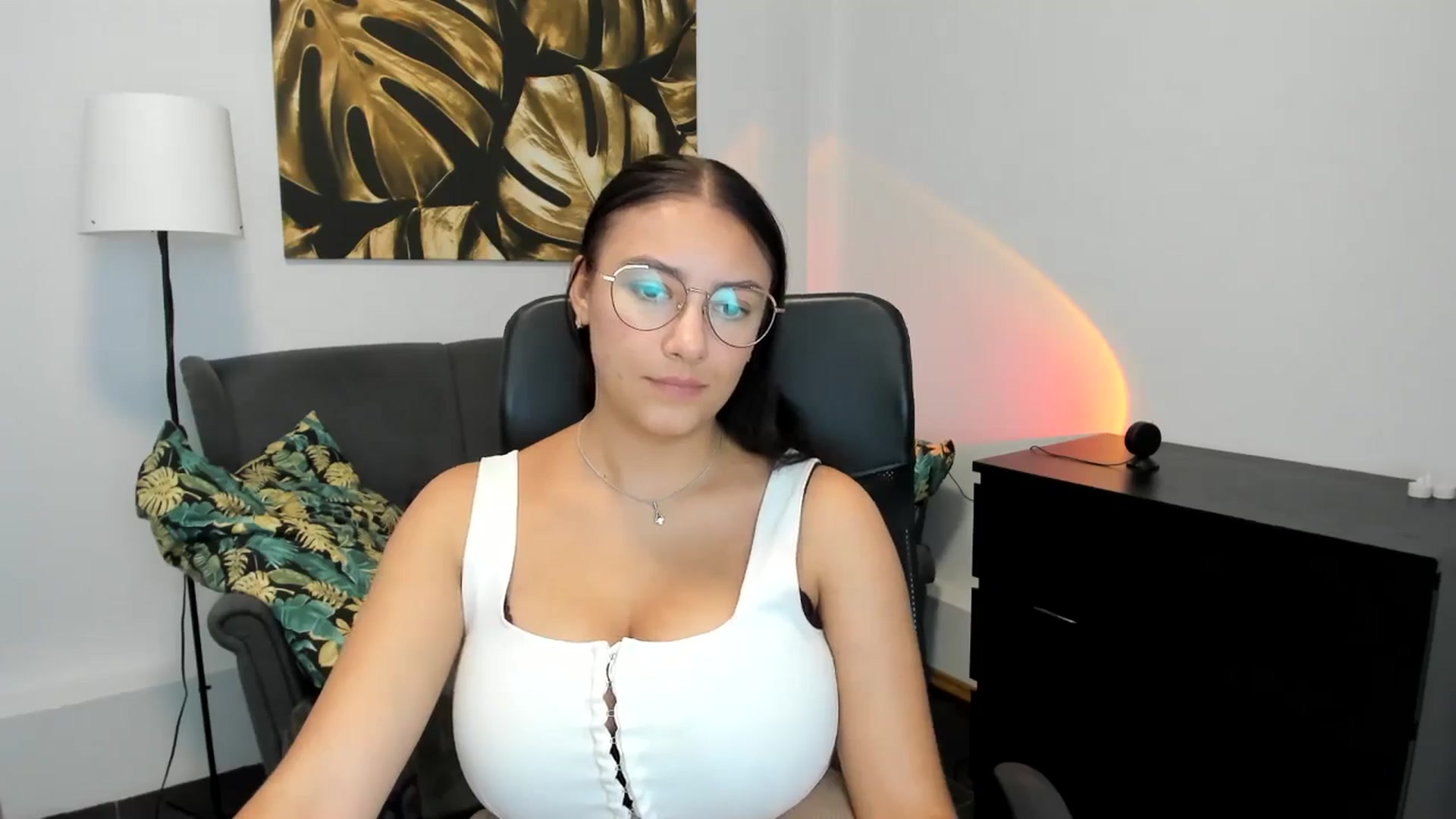 Gallery image thumbnail from SunfLowerr's myfreecams stream on, 09/02/2024, 19:00 image 8 of 20