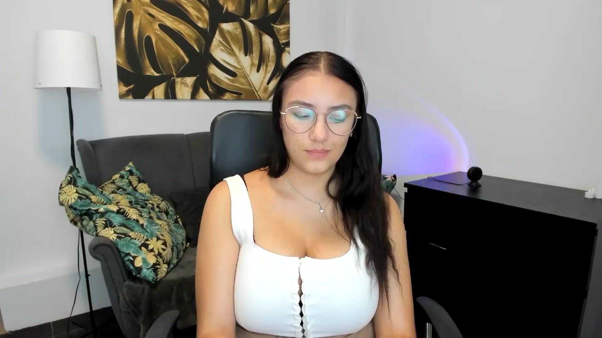 Gallery image thumbnail from SunfLowerr's myfreecams stream on, 09/02/2024, 19:00 image 20 of 20