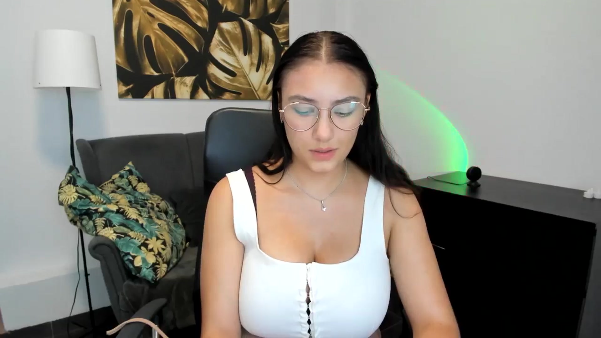 Gallery image thumbnail from SunfLowerr's myfreecams stream on, 09/02/2024, 20:06 image 19 of 20
