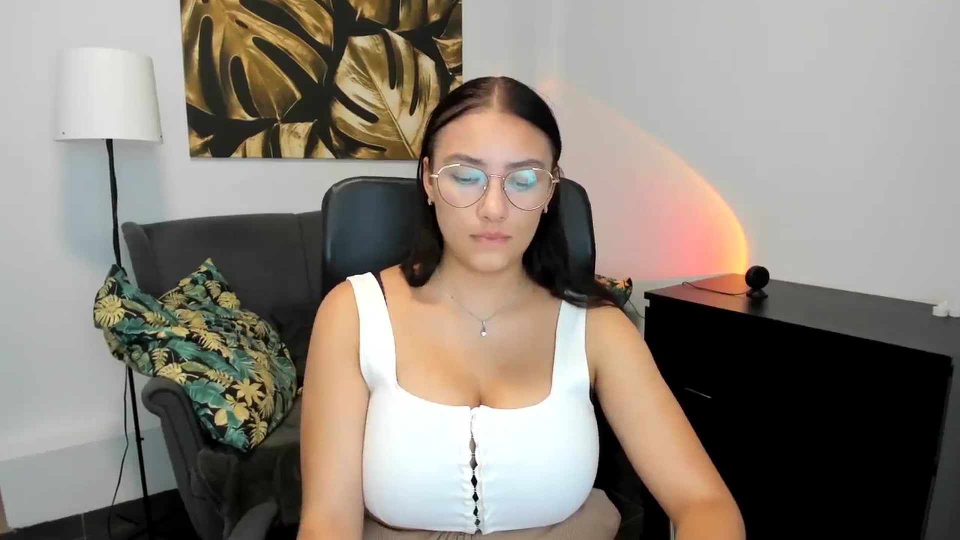 Gallery image thumbnail from SunfLowerr's myfreecams stream on, 09/02/2024, 20:06 image 4 of 20