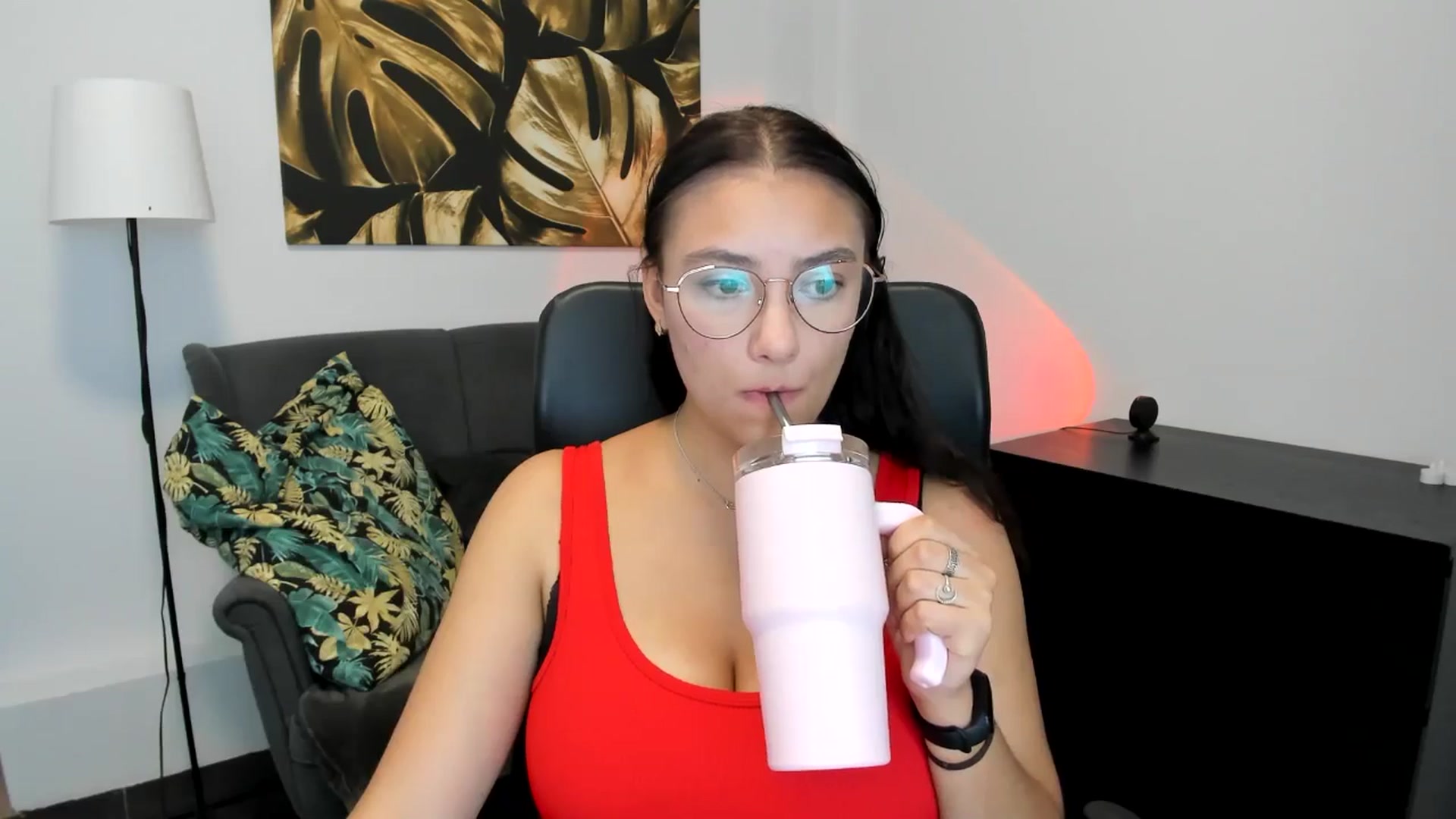 Gallery image thumbnail from SunfLowerr's myfreecams stream on, 09/07/2024, 14:50 image 12 of 20