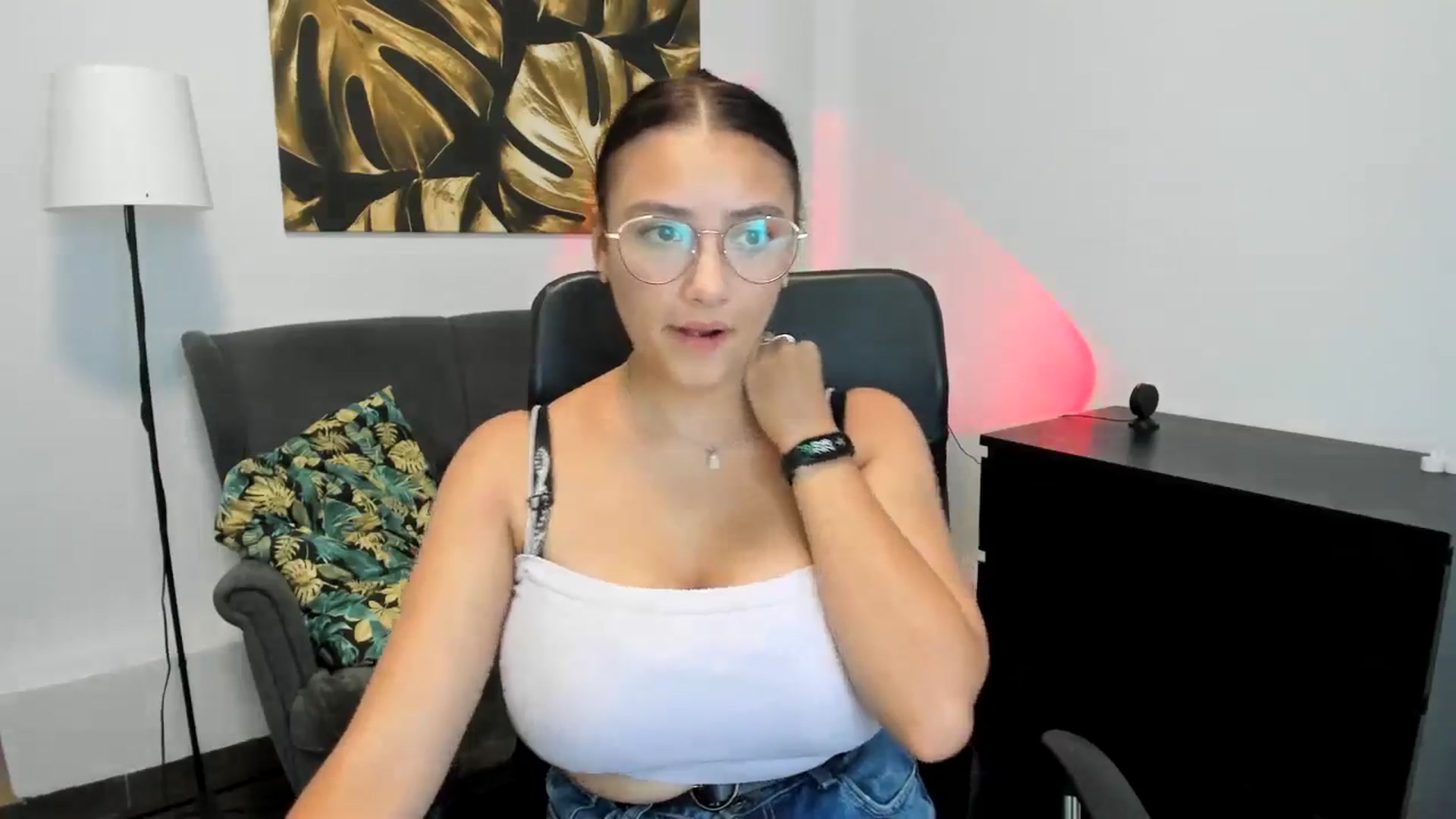 Gallery image thumbnail from SunfLowerr's myfreecams stream on, 09/07/2024, 18:46 image 13 of 20