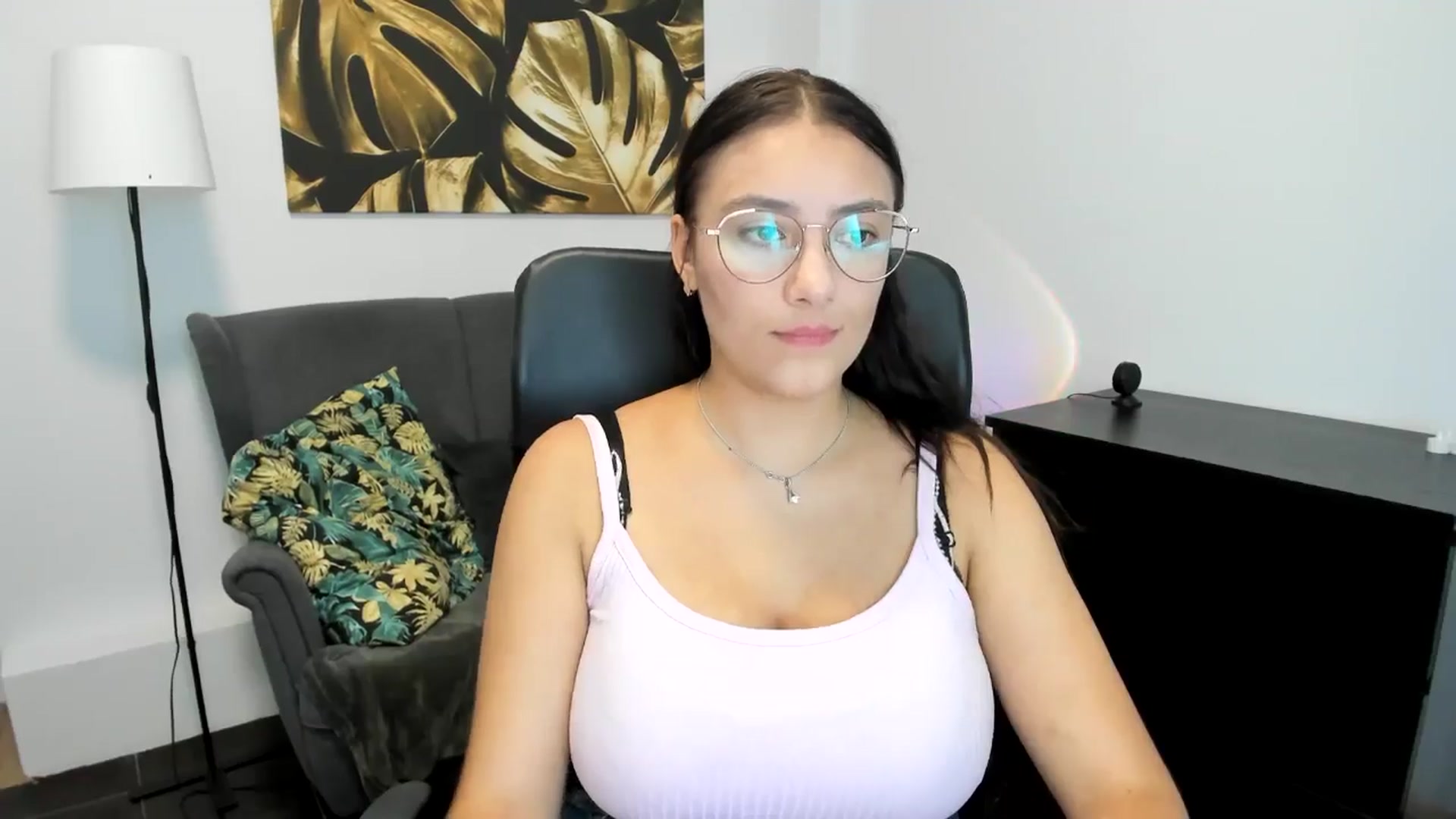 Gallery image thumbnail from SunfLowerr's myfreecams stream on, 09/08/2024, 14:07 image 6 of 20