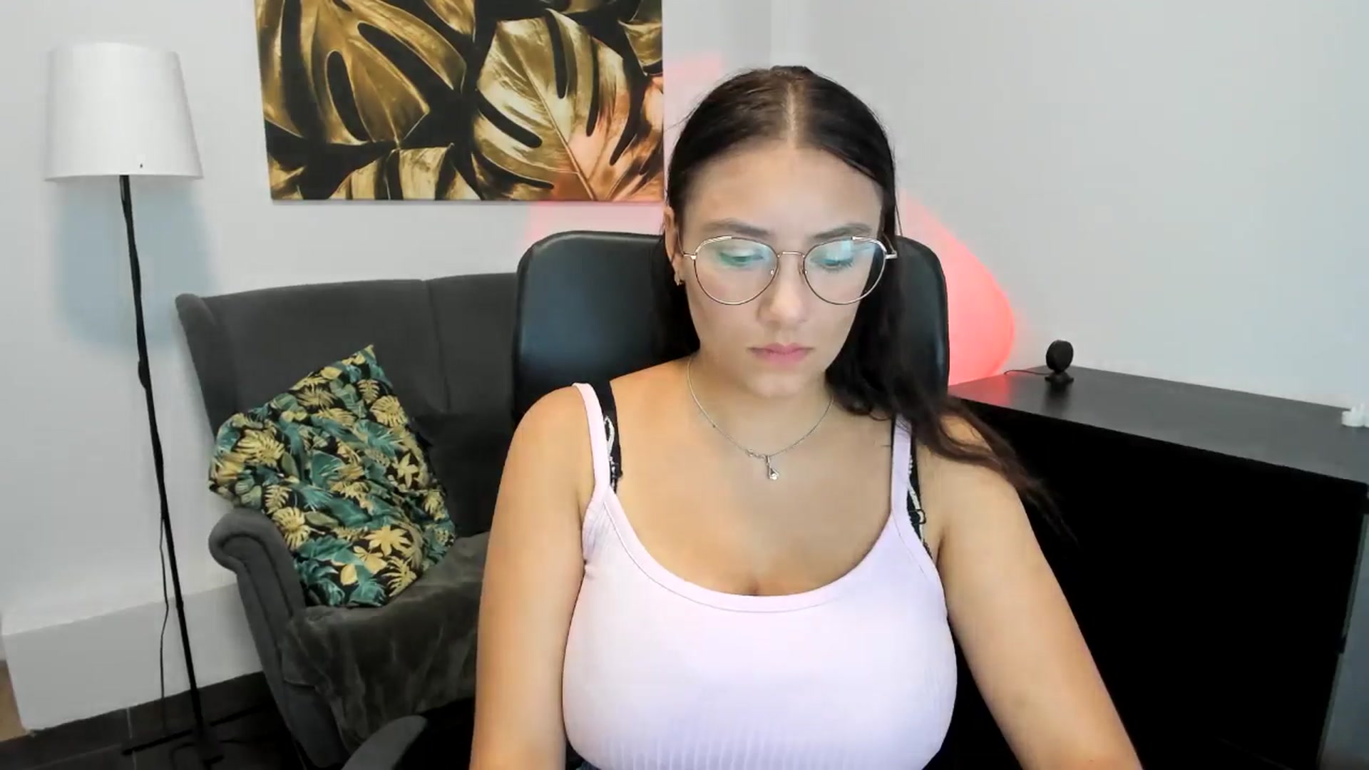 Gallery image thumbnail from SunfLowerr's myfreecams stream on, 09/08/2024, 14:07 image 7 of 20