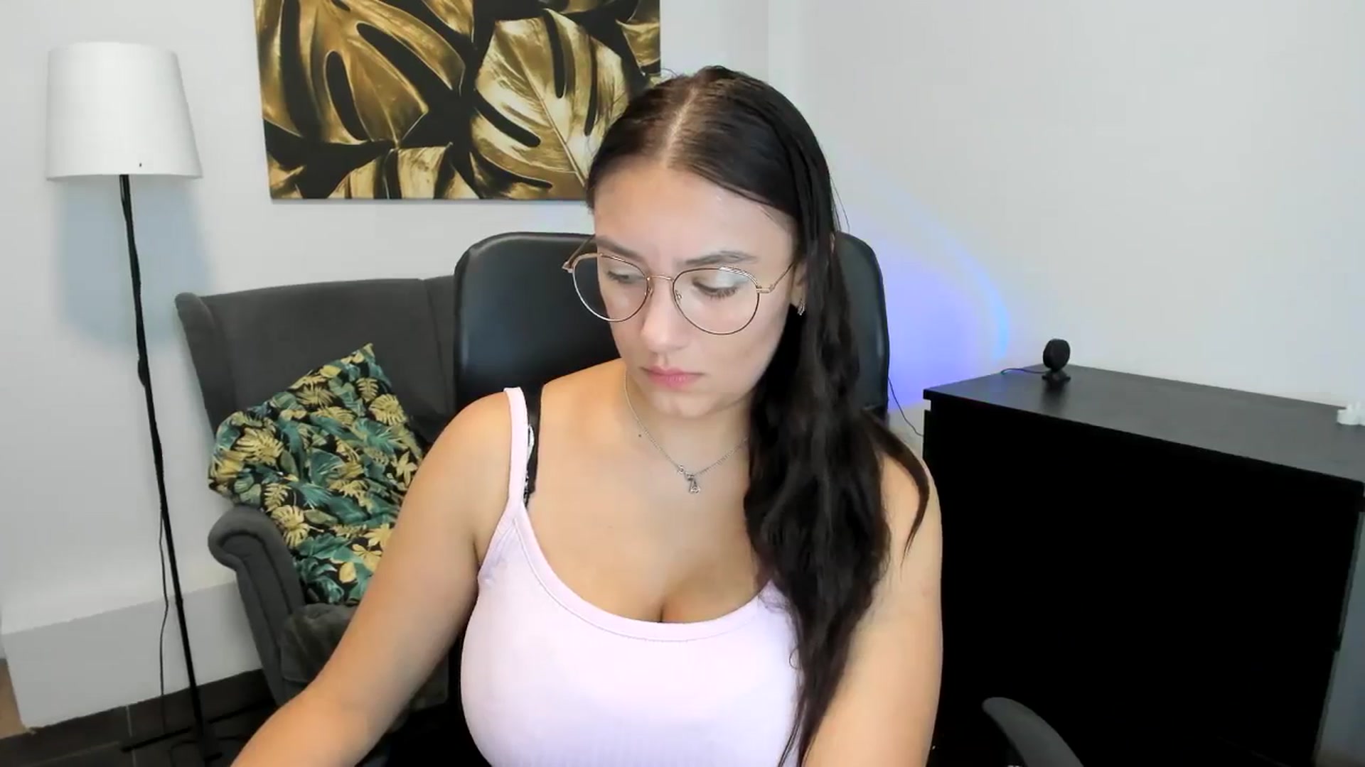 Gallery image thumbnail from SunfLowerr's myfreecams stream on, 09/08/2024, 14:07 image 4 of 20