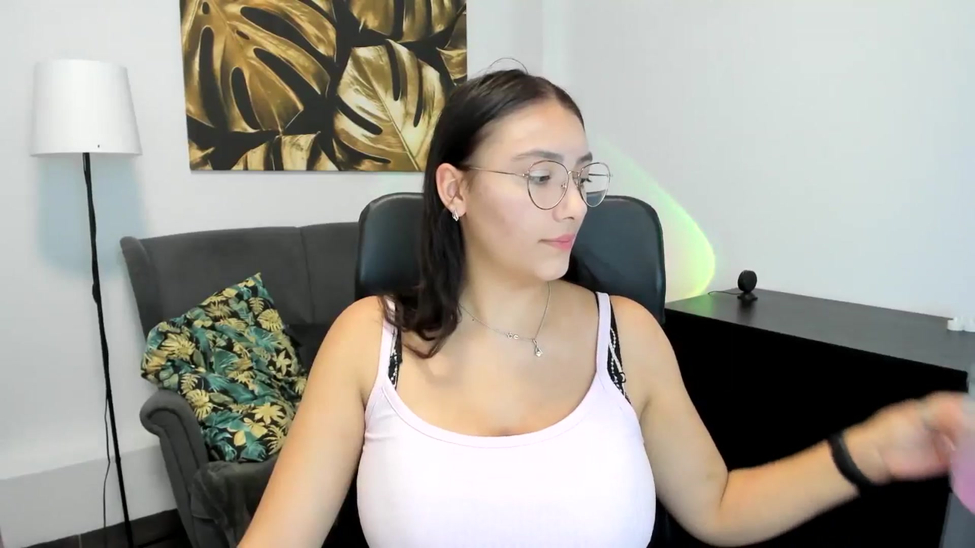 Gallery image thumbnail from SunfLowerr's myfreecams stream on, 09/08/2024, 14:07 image 2 of 20