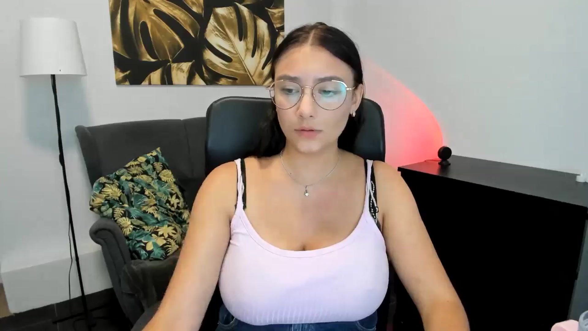 Gallery image thumbnail from SunfLowerr's myfreecams stream on, 09/08/2024, 15:23 image 15 of 20