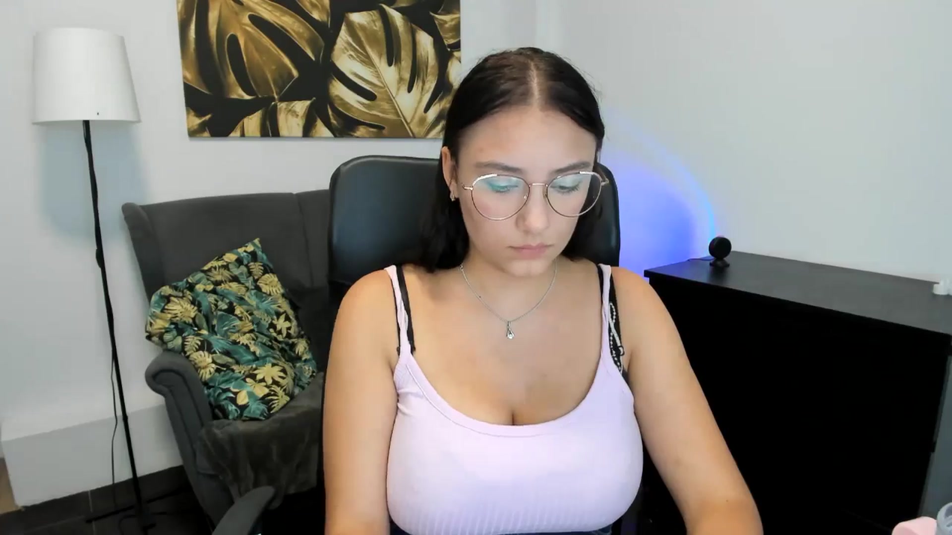 Gallery image thumbnail from SunfLowerr's myfreecams stream on, 09/08/2024, 15:23 image 16 of 20
