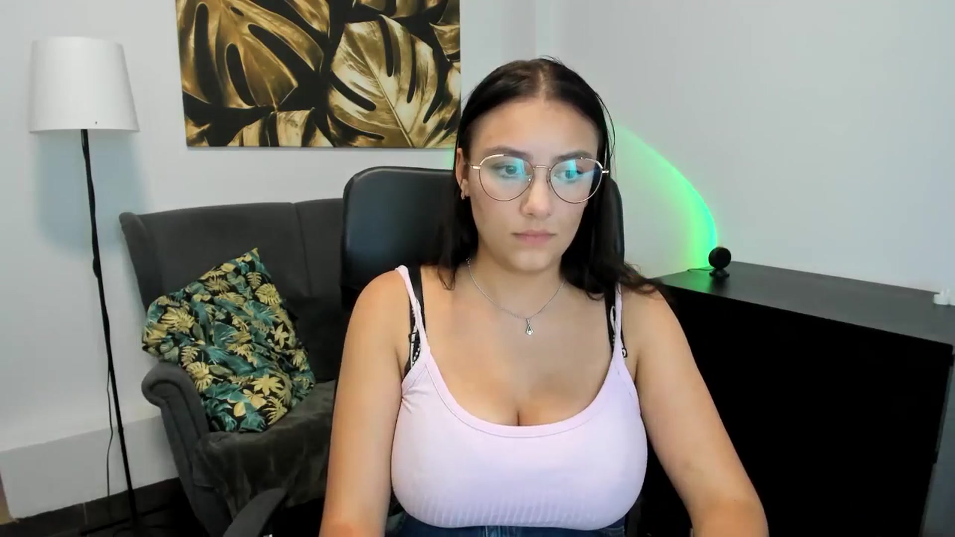Gallery image thumbnail from SunfLowerr's myfreecams stream on, 09/08/2024, 18:39 image 14 of 20