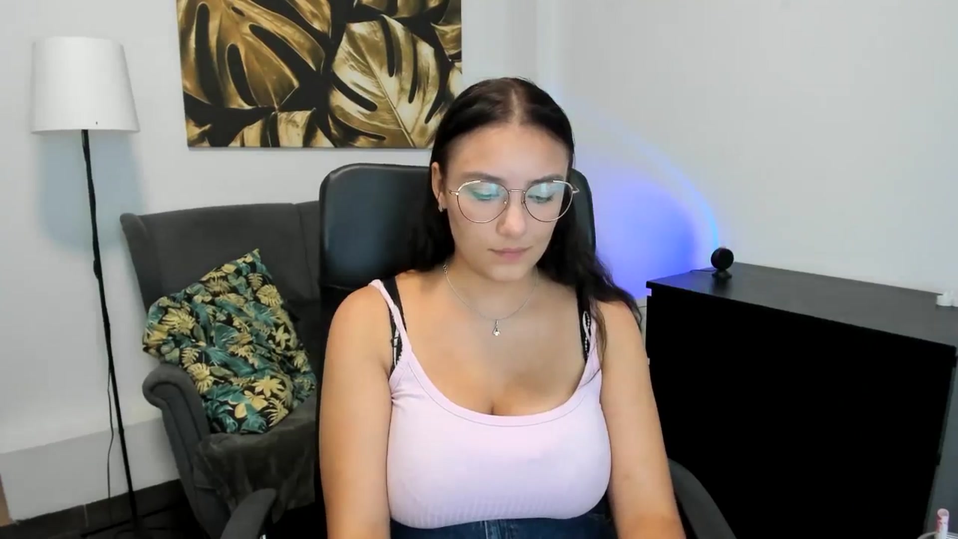Gallery image thumbnail from SunfLowerr's myfreecams stream on, 09/08/2024, 18:39 image 5 of 20