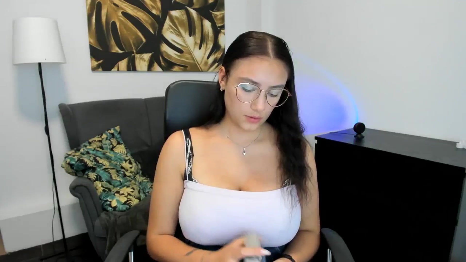 Gallery image thumbnail from SunfLowerr's myfreecams stream on, 09/09/2024, 14:36 image 8 of 20