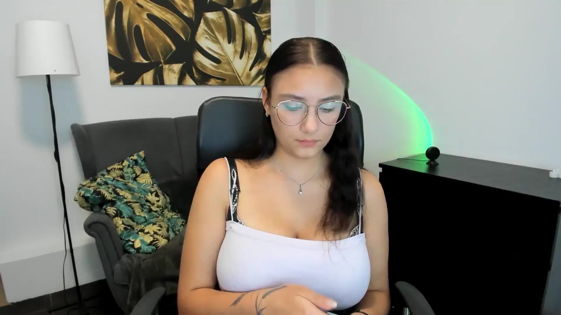 Gallery image thumbnail from SunfLowerr's myfreecams stream on, 09/09/2024, 14:36 image 9 of 20