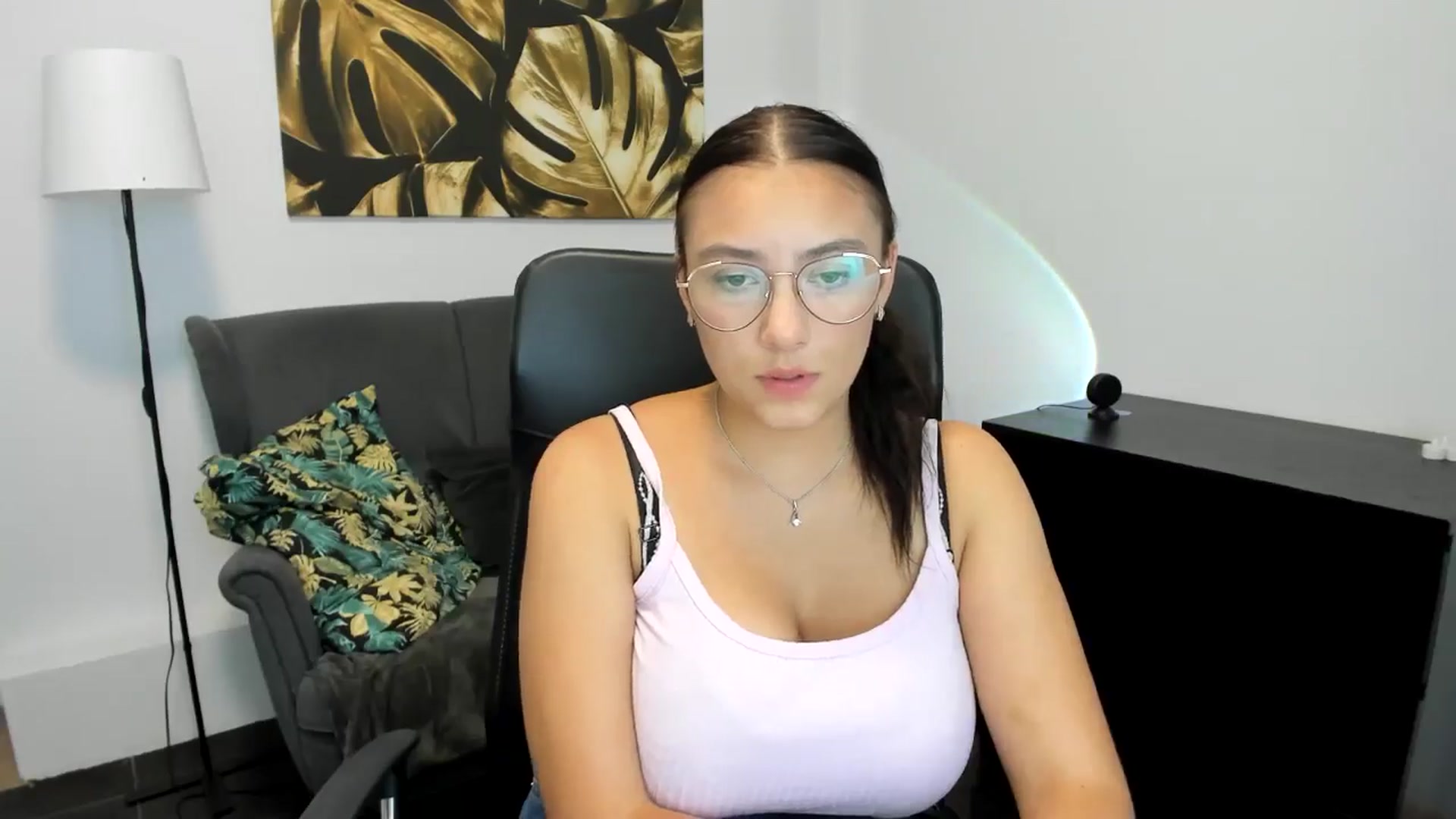 Gallery image thumbnail from SunfLowerr's myfreecams stream on, 09/09/2024, 16:11 image 17 of 20