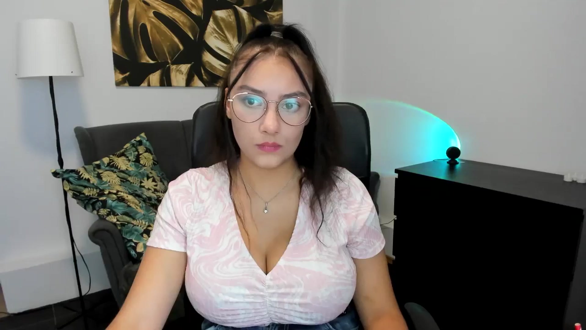 Gallery image thumbnail from SunfLowerr's myfreecams stream on, 09/11/2024, 13:07 image 15 of 20