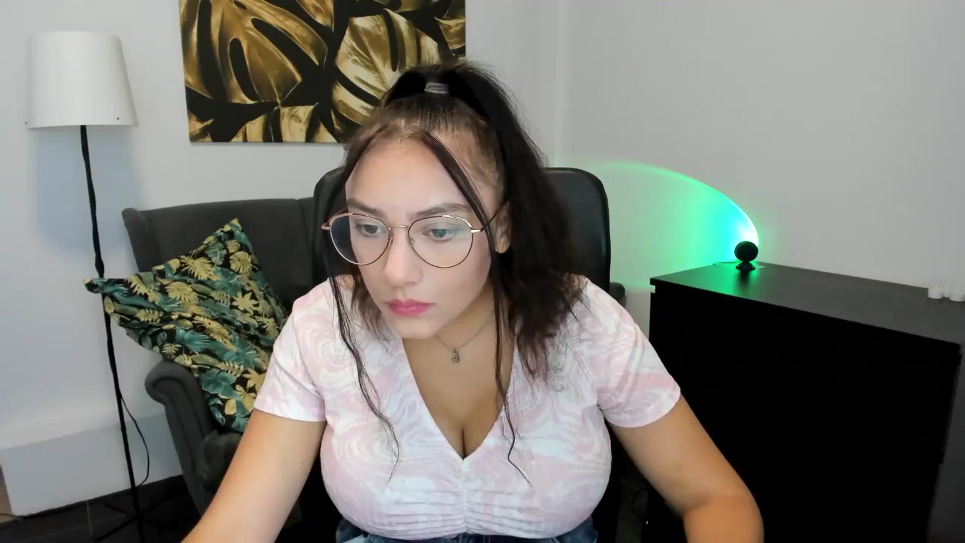 Gallery image thumbnail from SunfLowerr's myfreecams stream on, 09/11/2024, 13:07 image 13 of 20