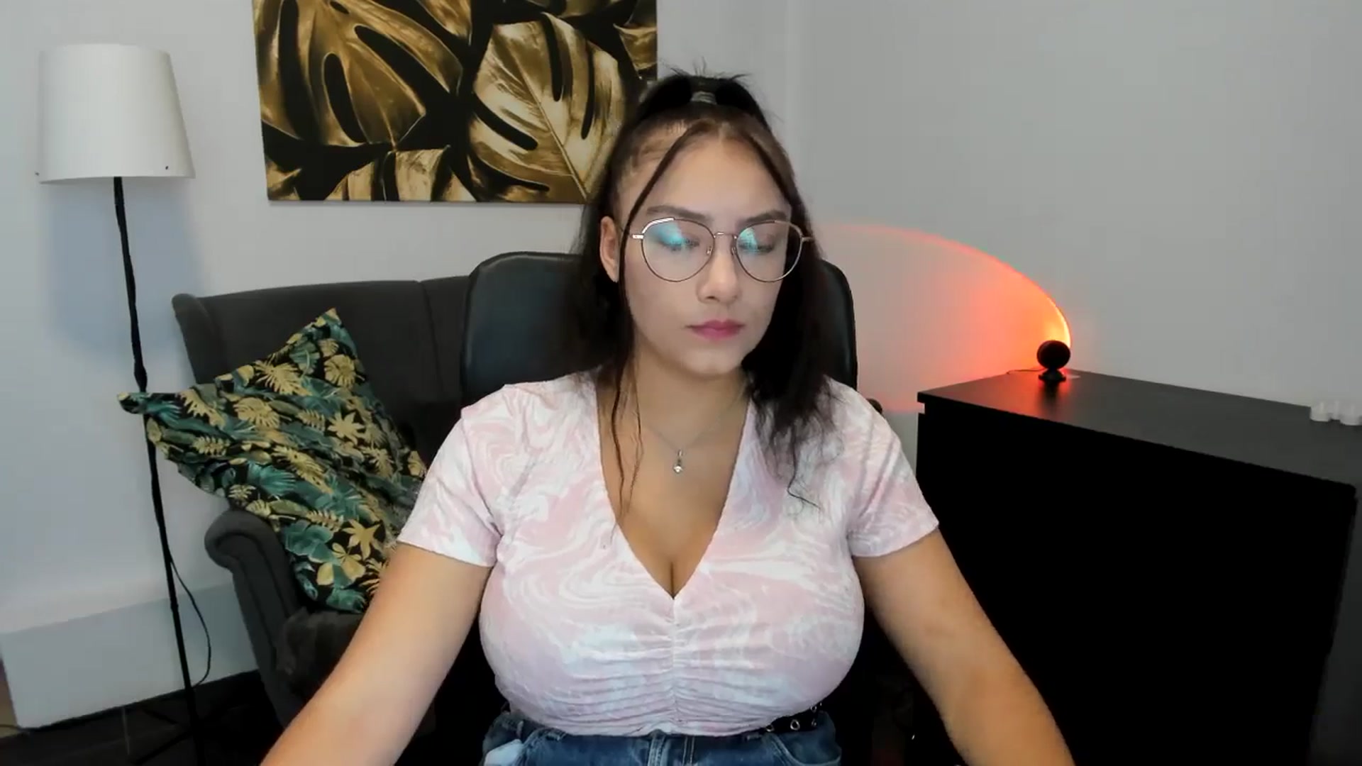 Gallery image thumbnail from SunfLowerr's myfreecams stream on, 09/11/2024, 13:07 image 6 of 20