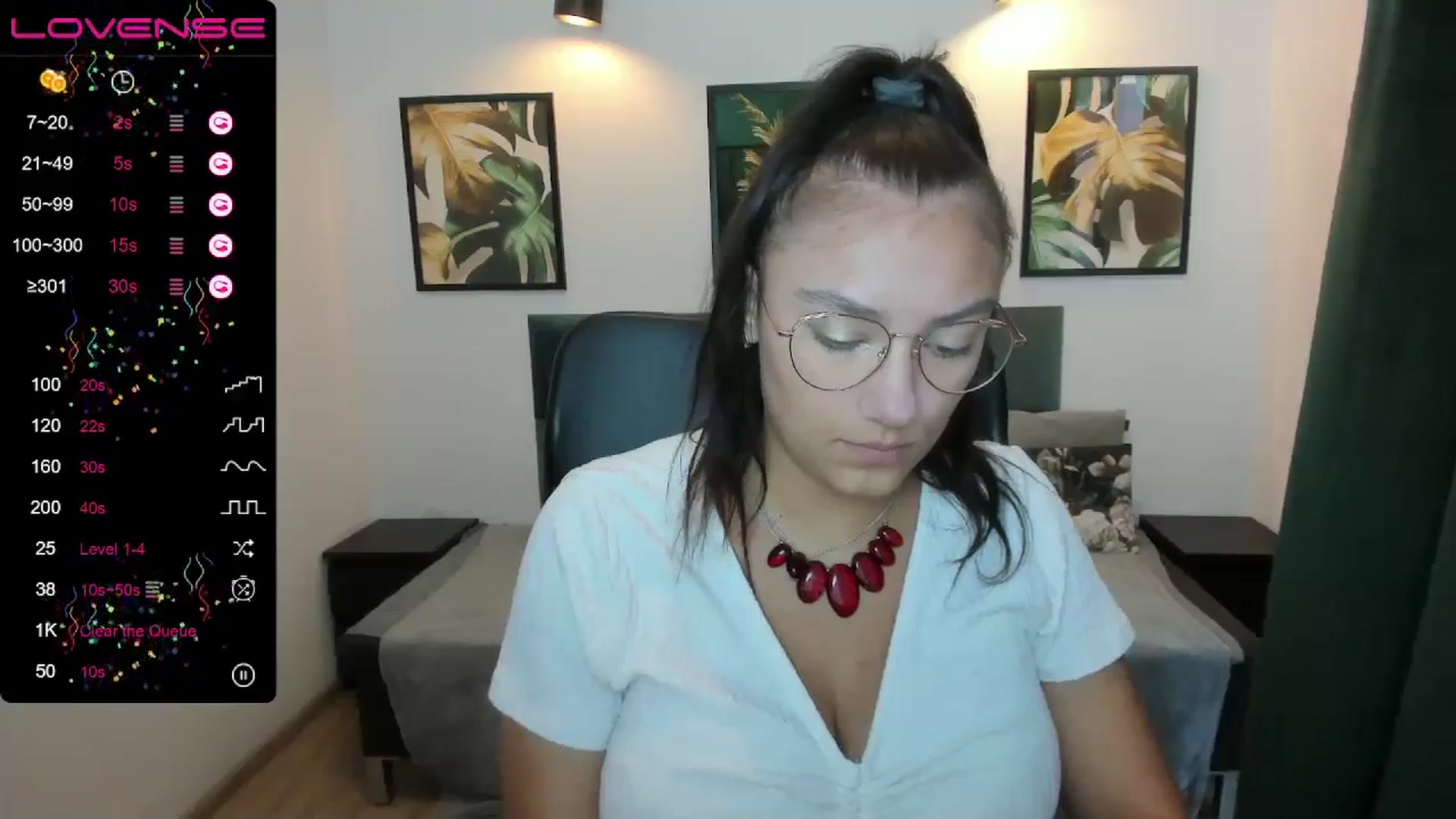 Gallery image thumbnail from SunfLowerr's myfreecams stream on, 09/14/2024, 16:45 image 12 of 20