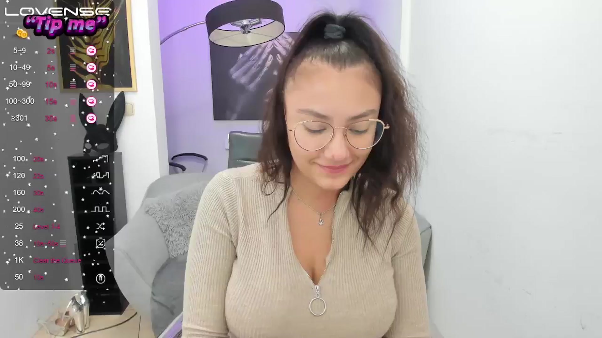 Gallery image thumbnail from SunfLowerr's myfreecams stream on, 09/15/2024, 18:39 image 12 of 20