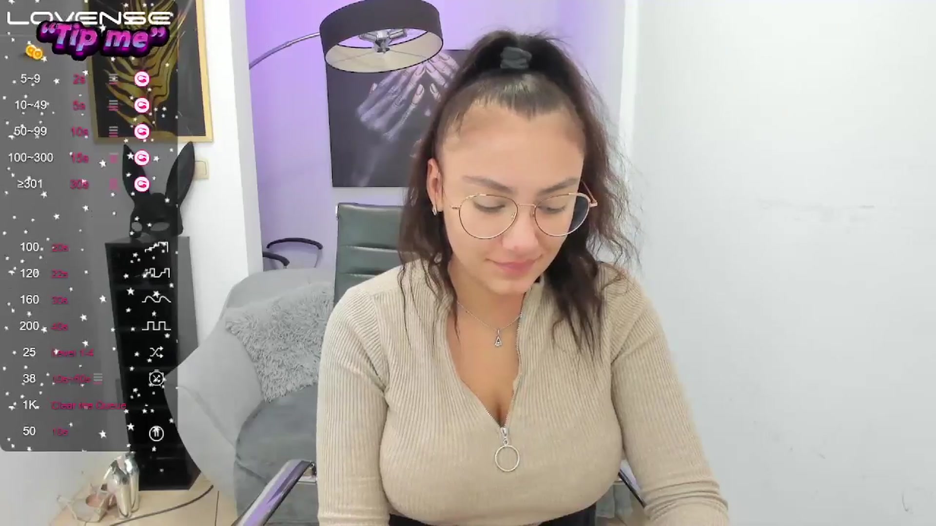 Gallery image thumbnail from SunfLowerr's myfreecams stream on, 09/15/2024, 18:39 image 6 of 20