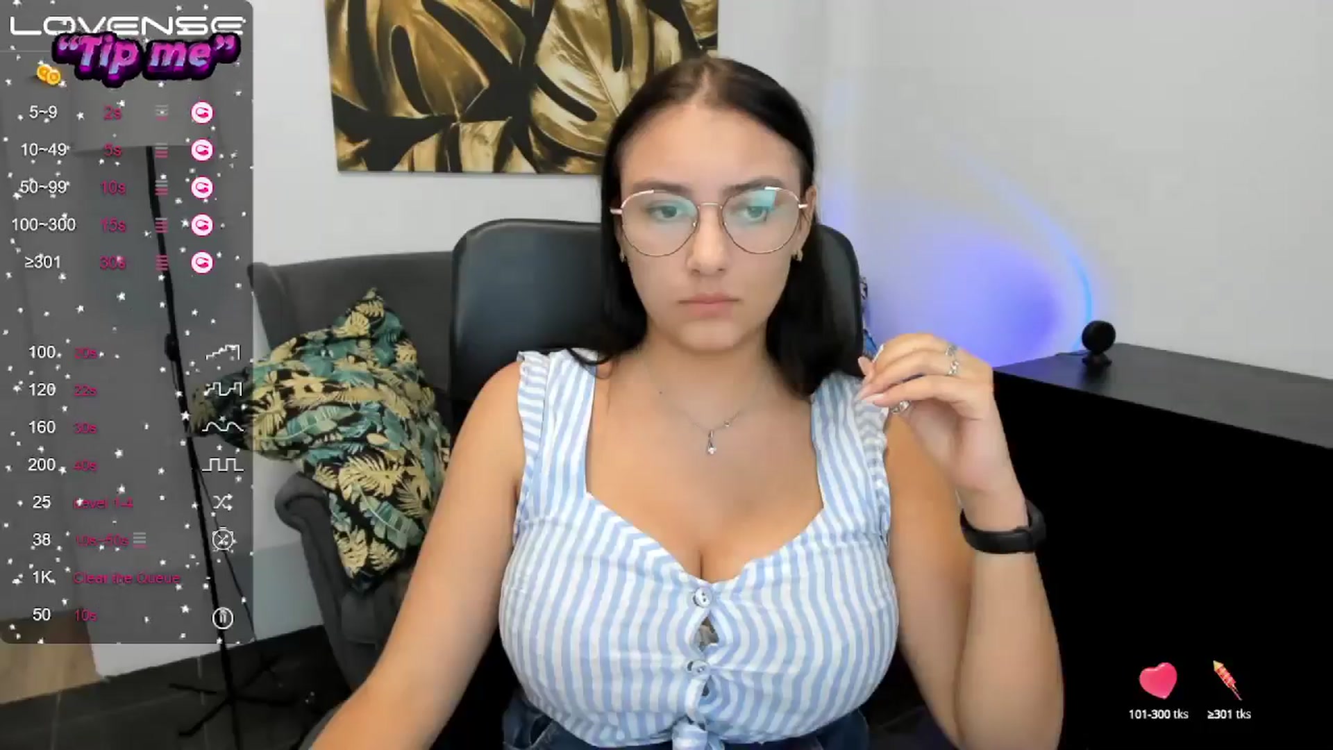 Gallery image thumbnail from SunfLowerr's myfreecams stream on, 09/19/2024, 15:25 image 17 of 20