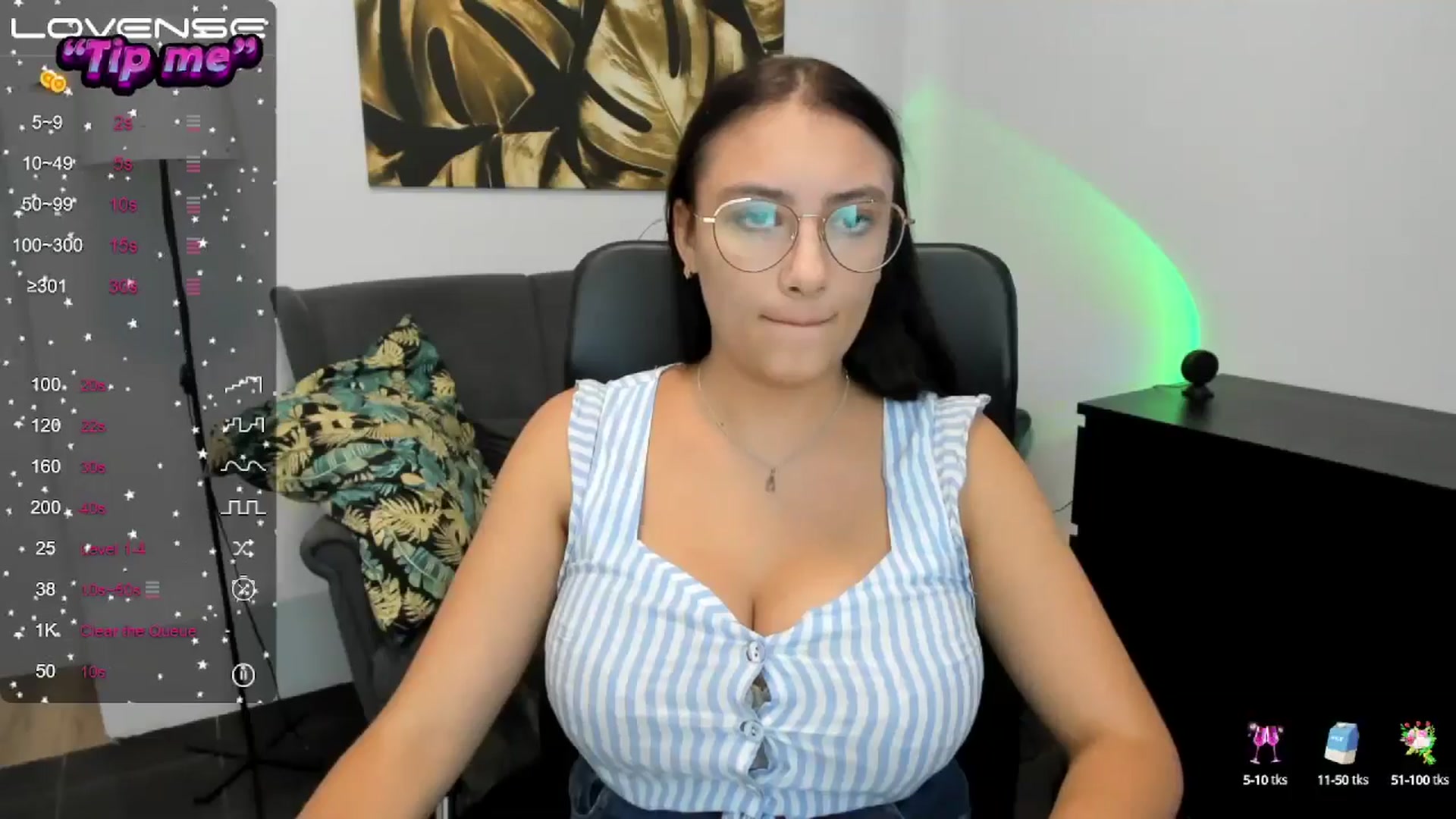 Gallery image thumbnail from SunfLowerr's myfreecams stream on, 09/19/2024, 16:20 image 13 of 20