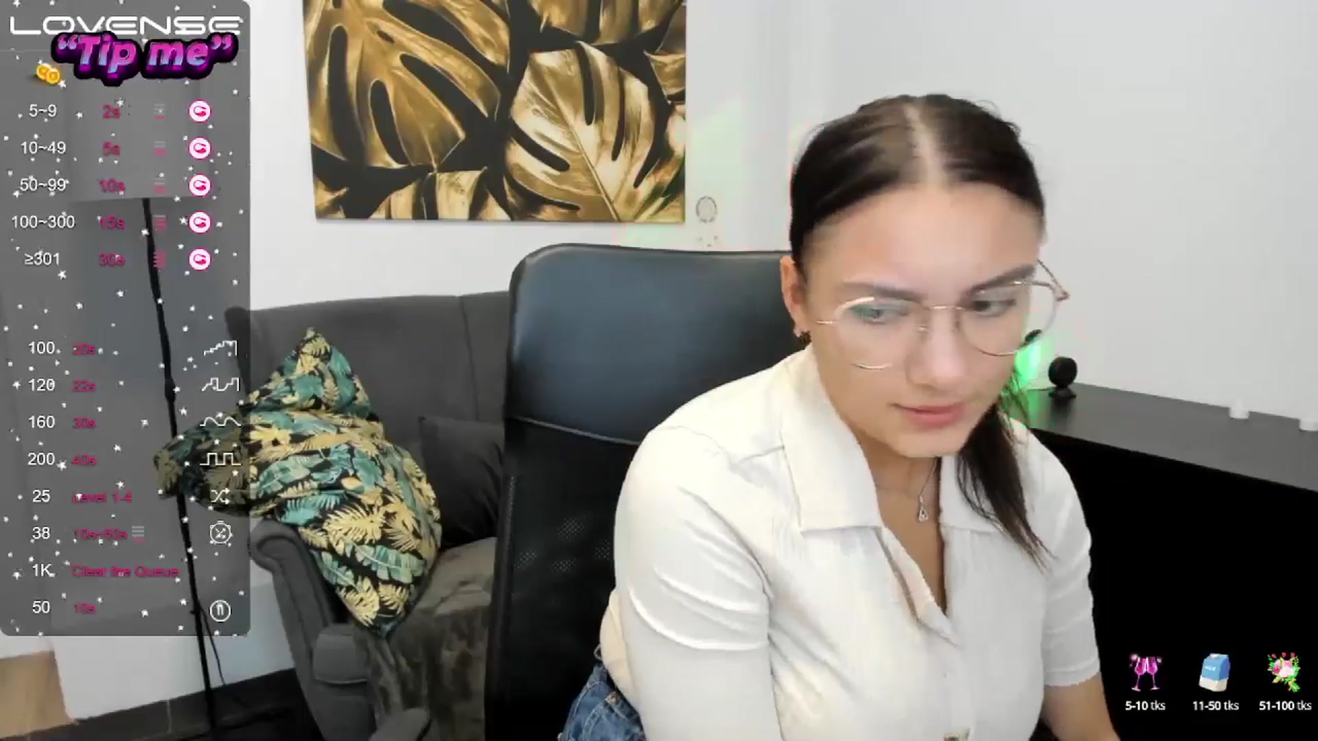 Gallery image thumbnail from SunfLowerr's myfreecams stream on, 09/21/2024, 17:02 image 3 of 20