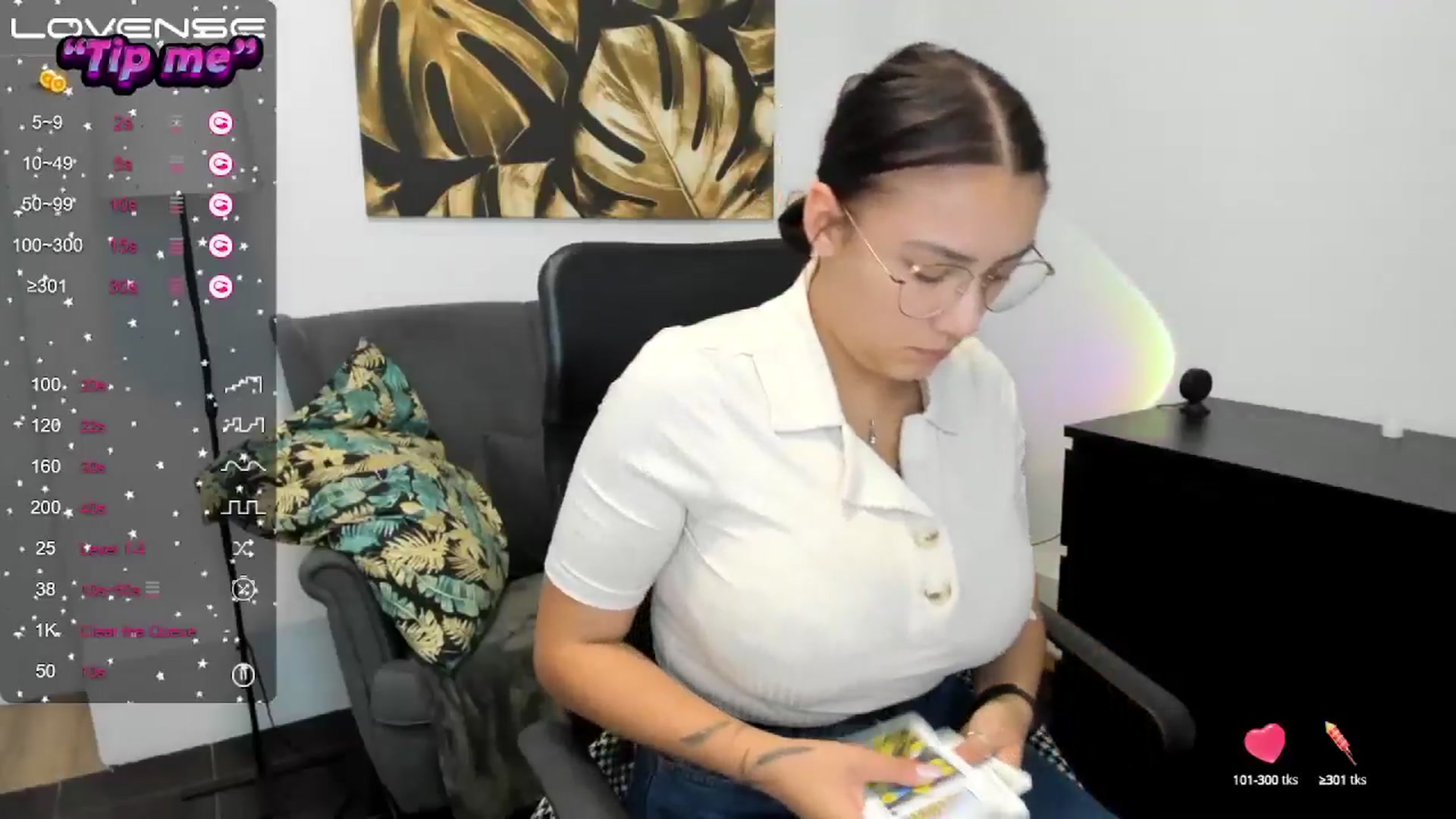 Gallery image thumbnail from SunfLowerr's myfreecams stream on, 09/21/2024, 19:57 image 17 of 20