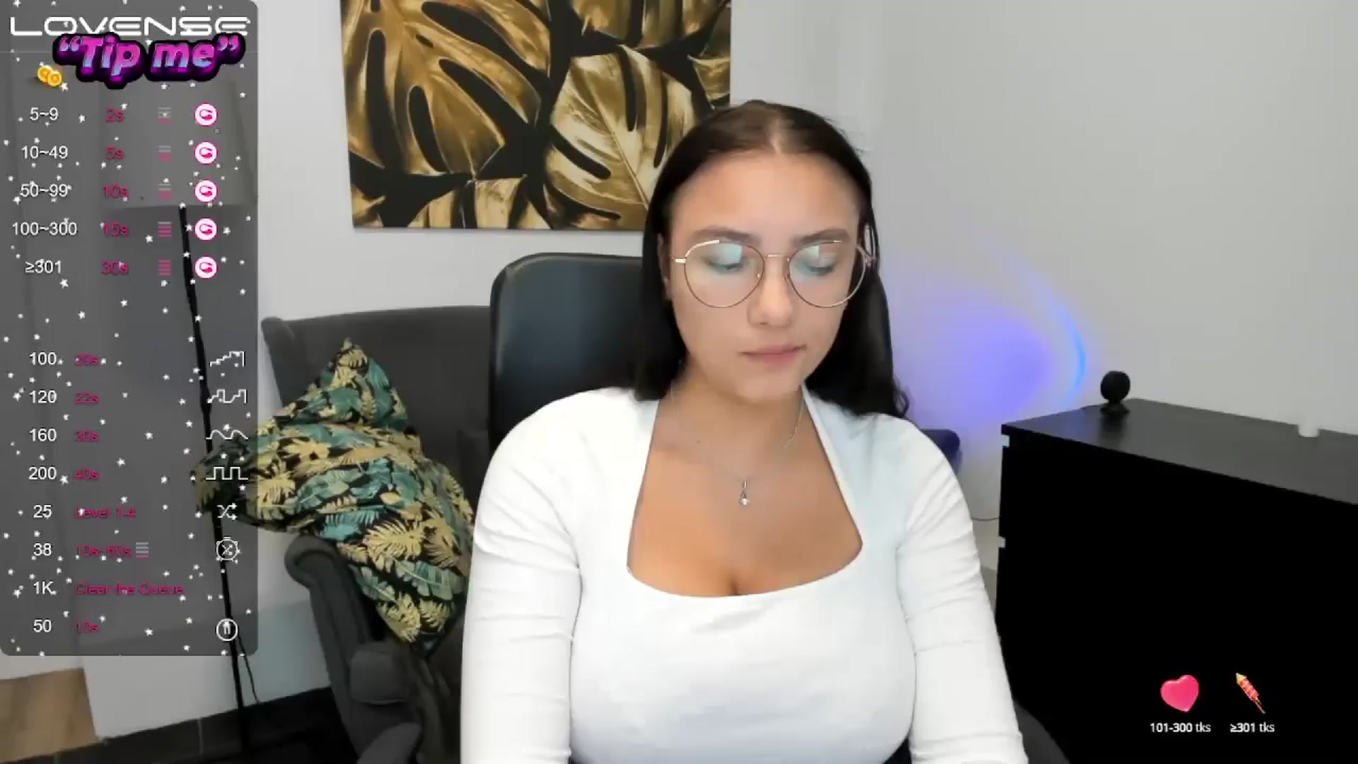 Gallery image thumbnail from SunfLowerr's myfreecams stream on, 09/22/2024, 18:22 image 6 of 20