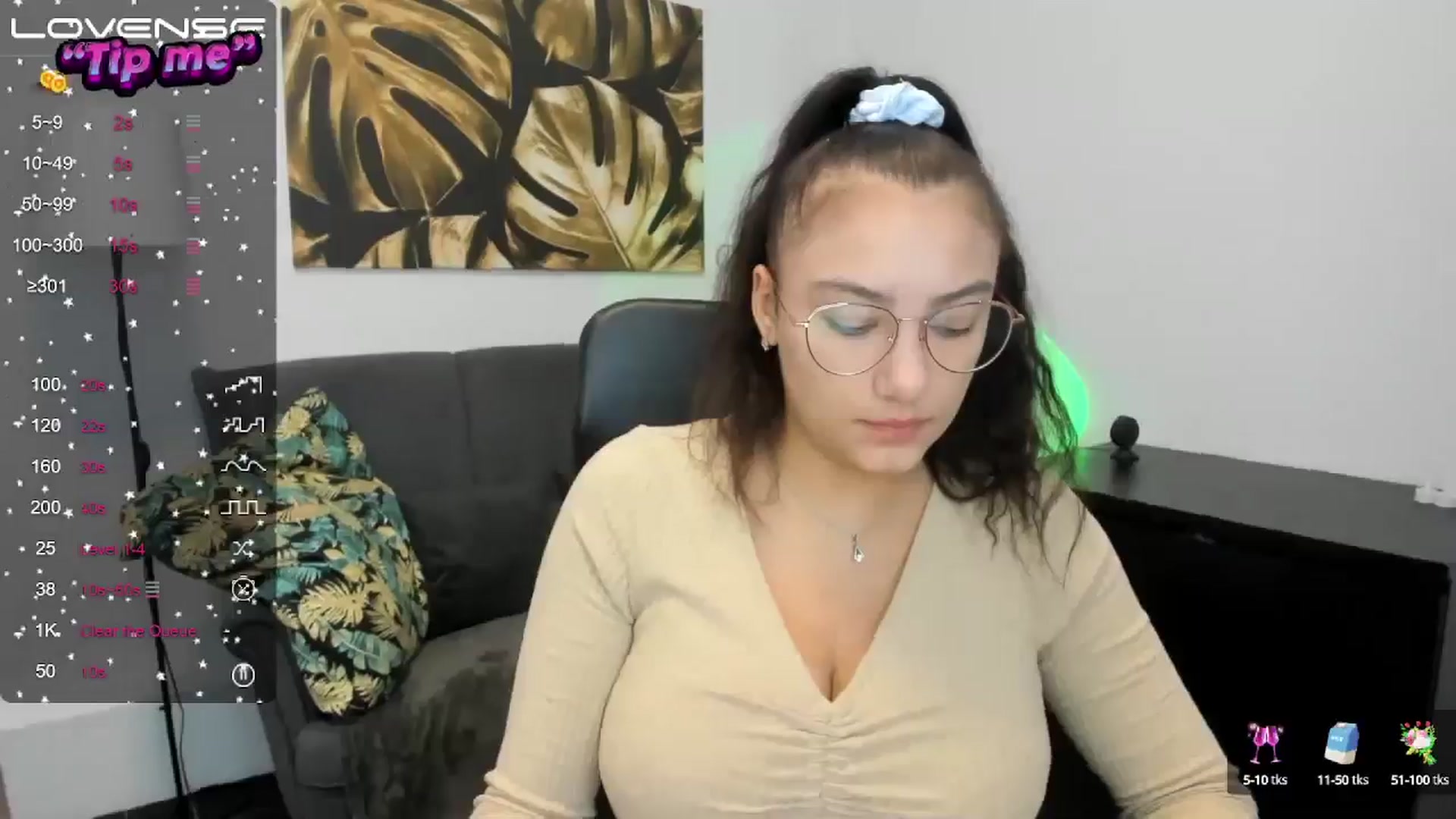 Gallery image thumbnail from SunfLowerr's myfreecams stream on, 09/23/2024, 14:08 image 4 of 20