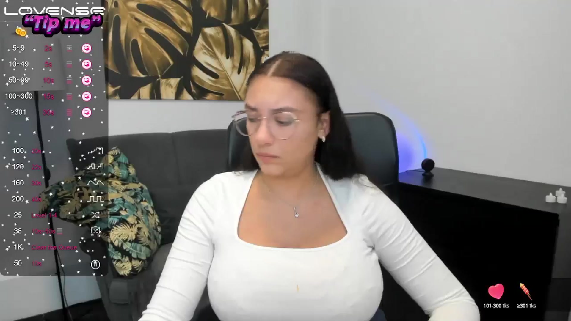 Gallery image thumbnail from SunfLowerr's myfreecams stream on, 09/23/2024, 18:19 image 13 of 20