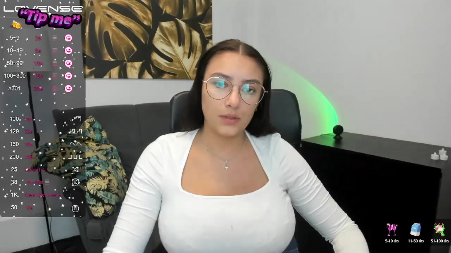 Gallery image thumbnail from SunfLowerr's myfreecams stream on, 09/23/2024, 18:19 image 6 of 20
