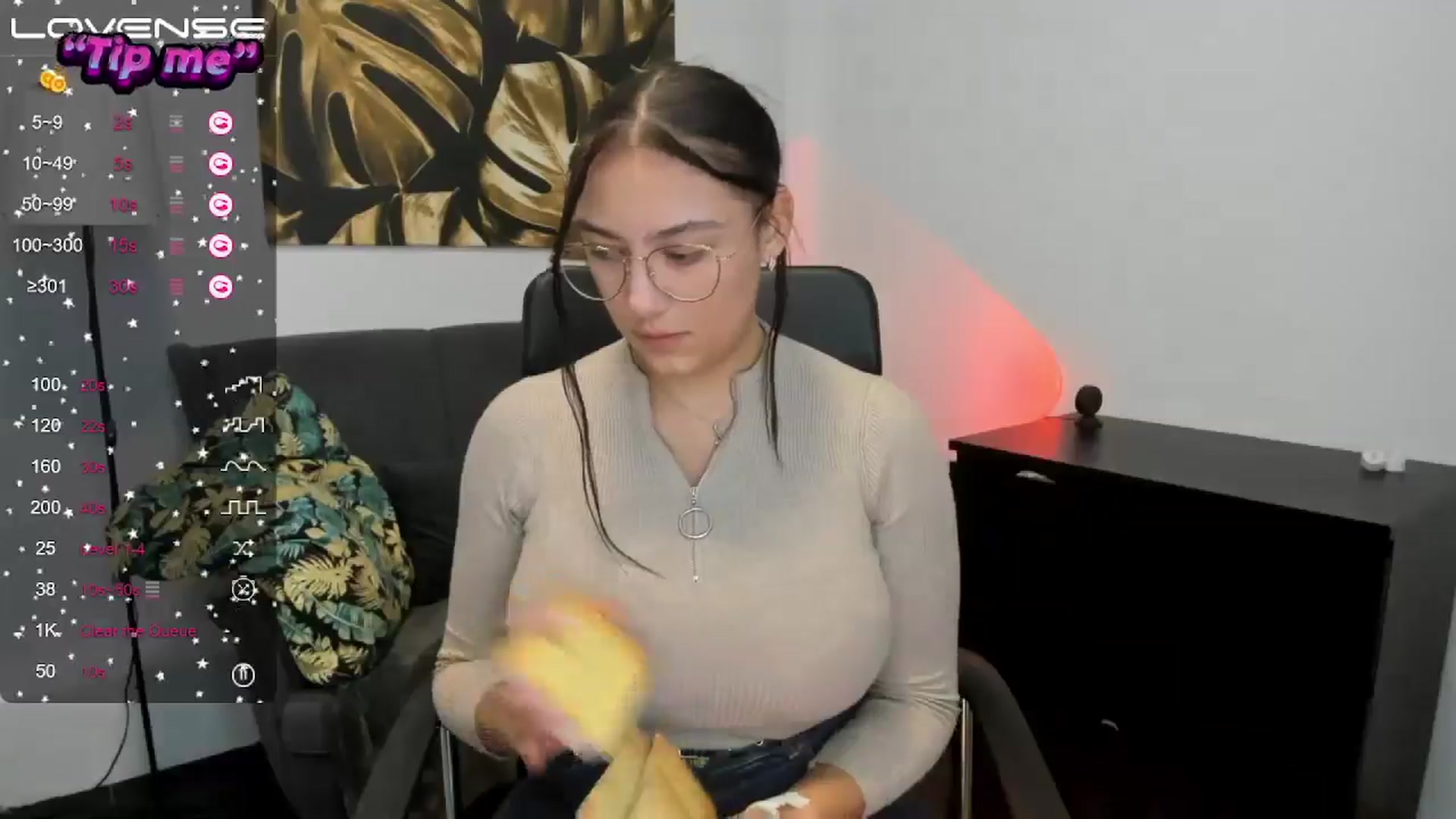 Gallery image thumbnail from SunfLowerr's myfreecams stream on, 09/26/2024, 19:17 image 6 of 20